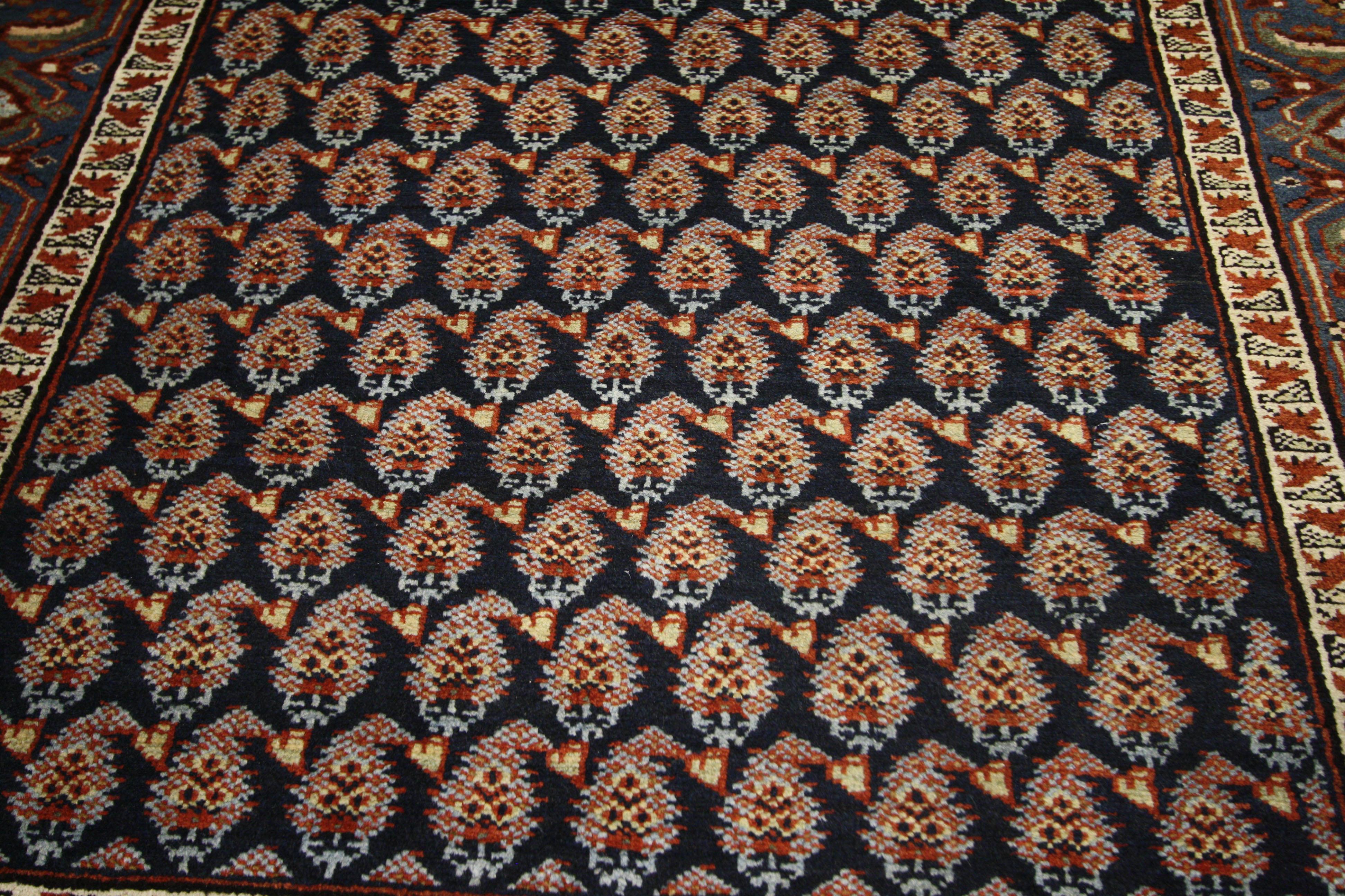Perse Tapis persan Heriz des années 1910 avec style traditionnel moderne en vente