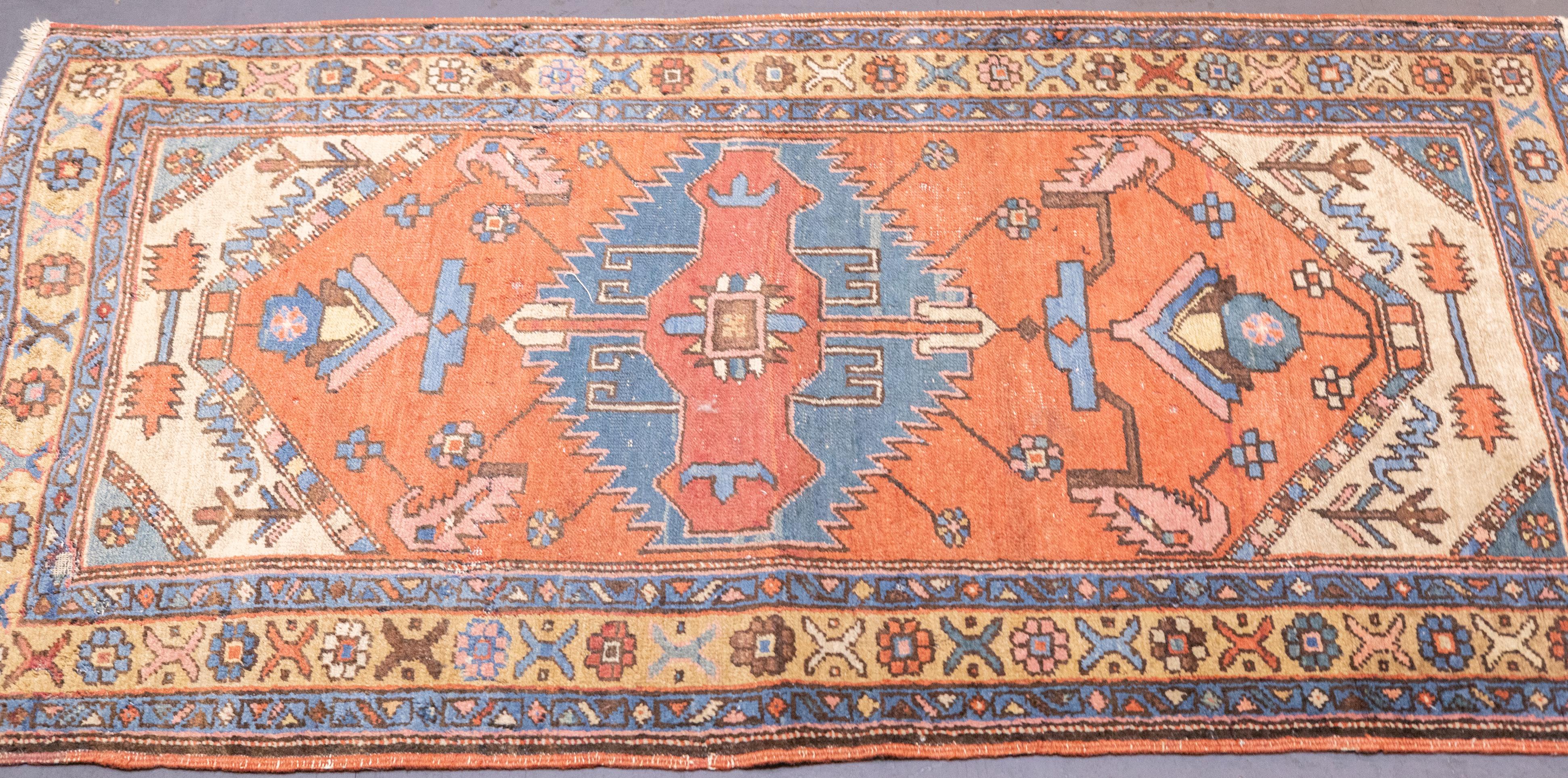 Noué à la main Tapis persan ancien Heriz en laine 2'10'' x 4'10'' en vente