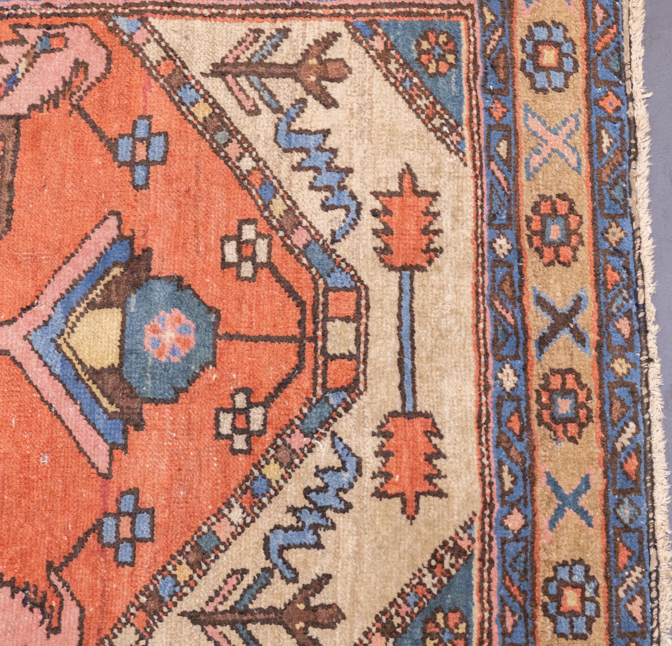 20ième siècle Tapis persan ancien Heriz en laine 2'10'' x 4'10'' en vente