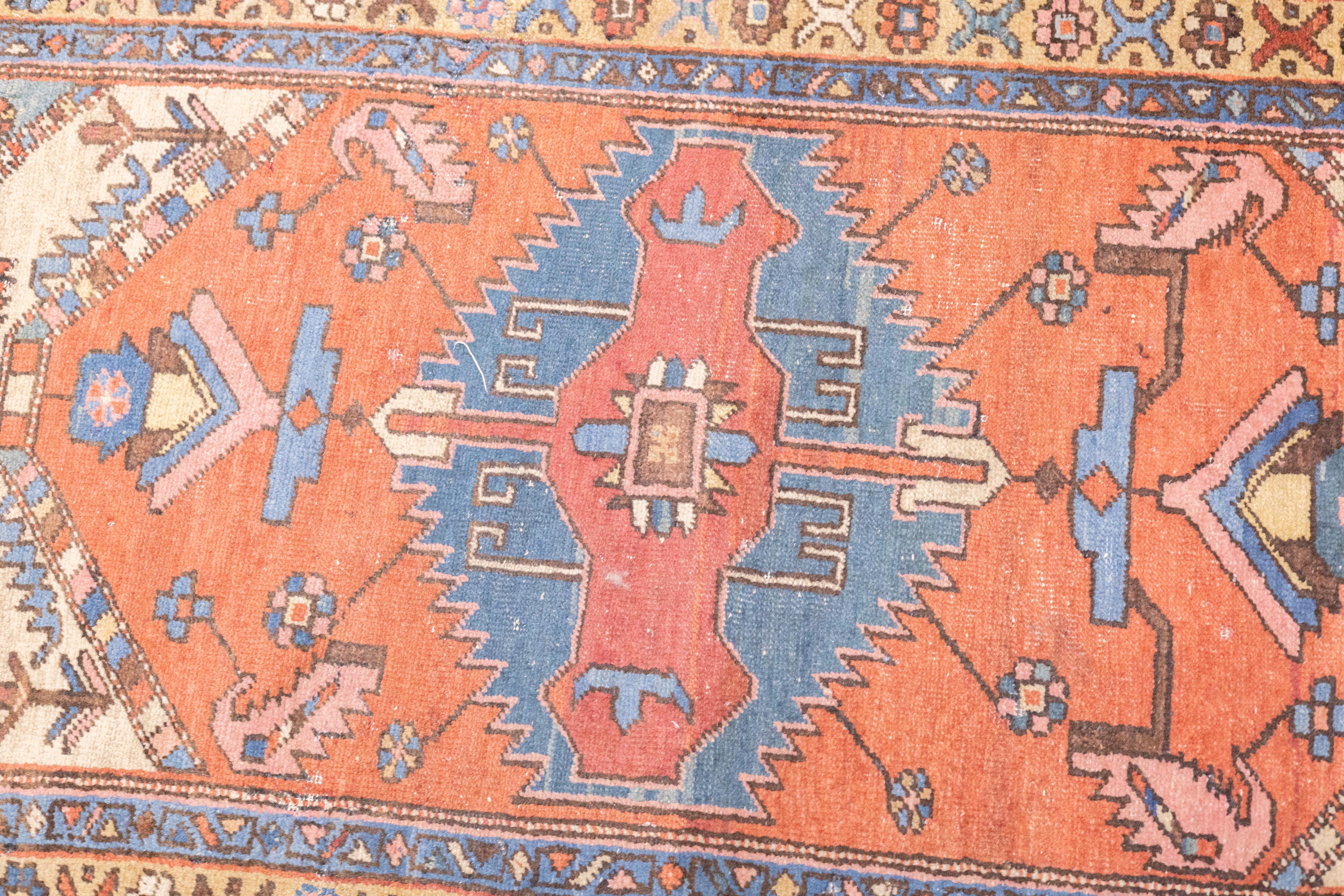 Laine Tapis persan ancien Heriz en laine 2'10'' x 4'10'' en vente