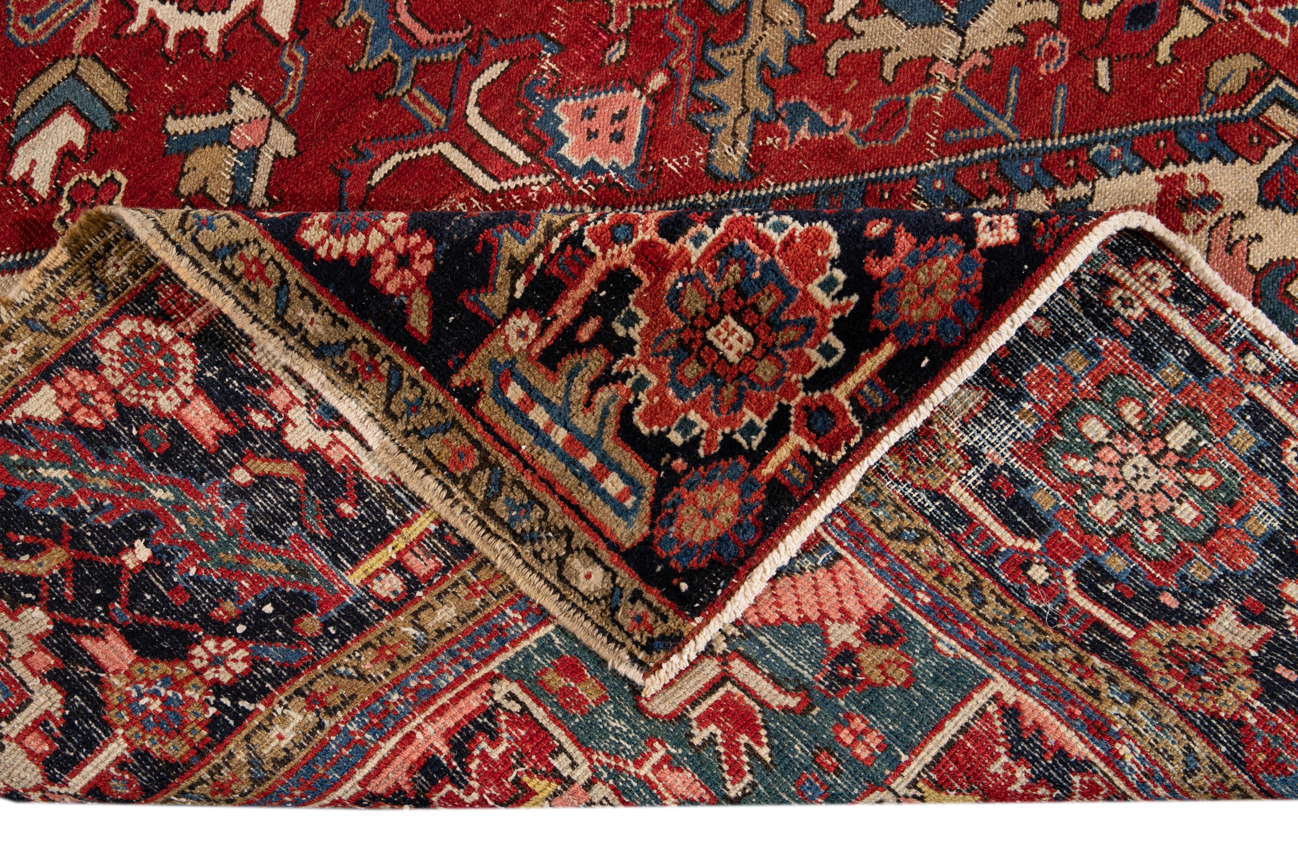 Heriz Serapi Ancien tapis persan Heriz en laine à médaillon rouge en vente