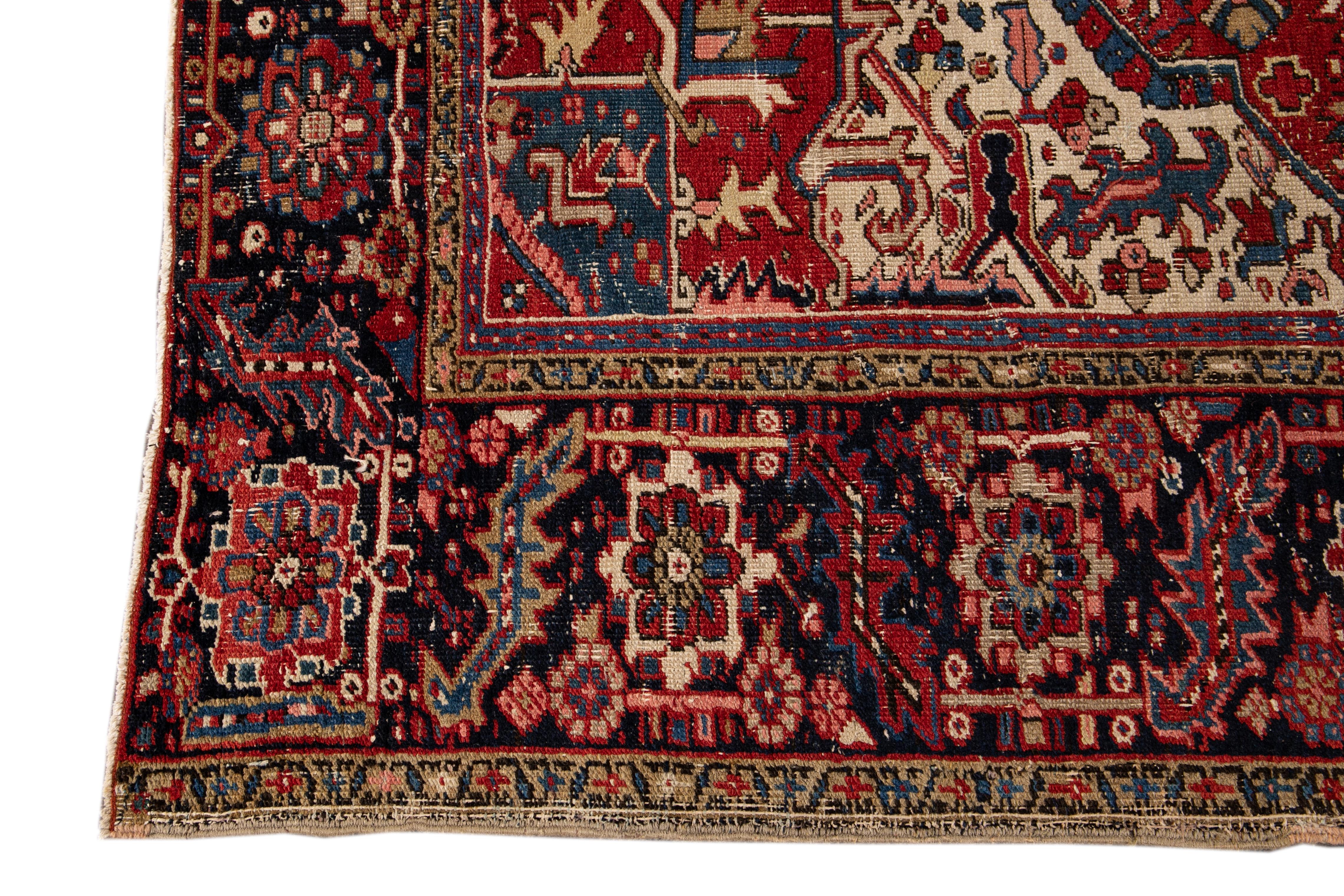 Ancien tapis persan Heriz en laine à médaillon rouge Bon état - En vente à Norwalk, CT