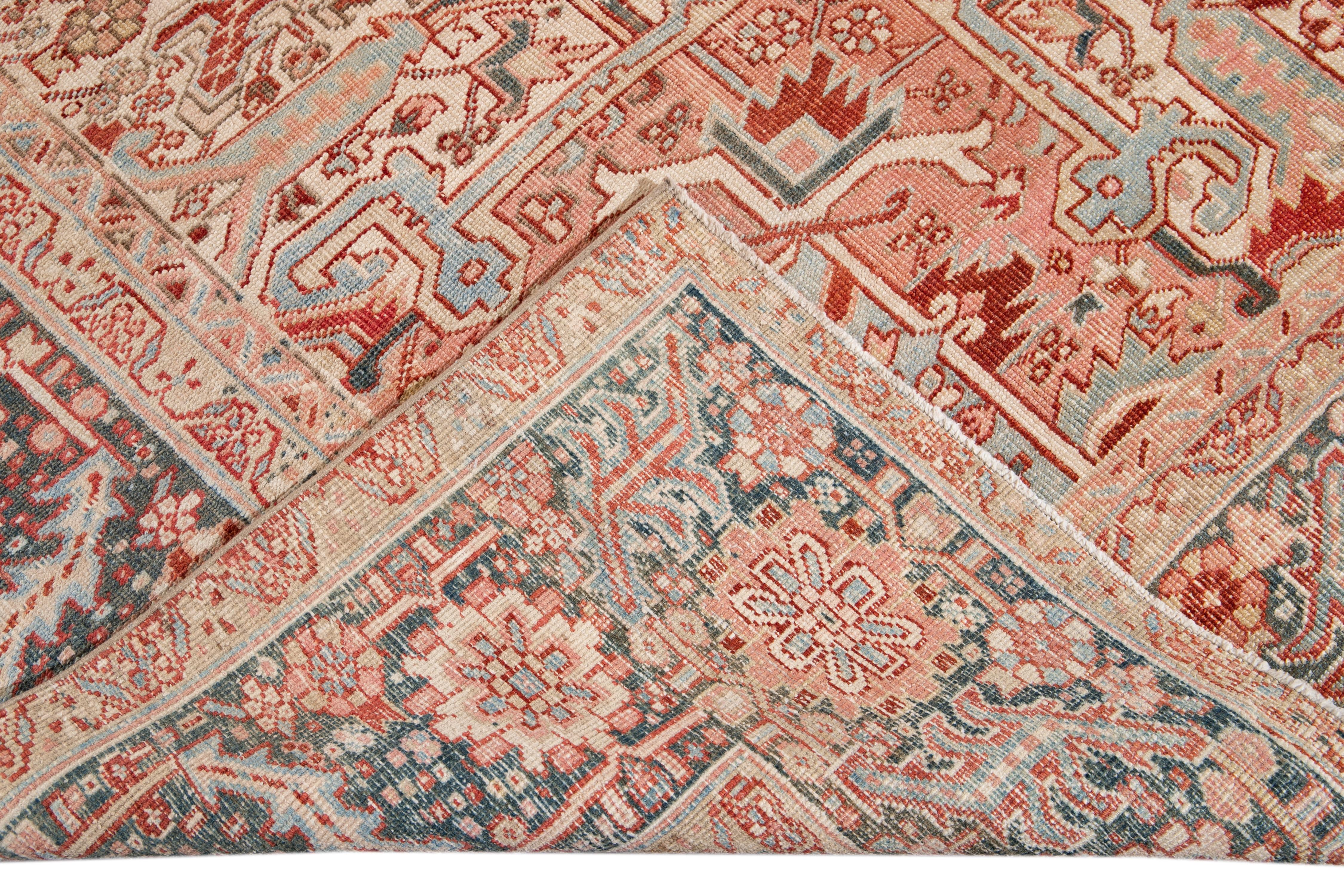Antiker persischer Heriz-Wollteppich, handgefertigt in Rot mit Medaillon-Motiv im Angebot 5