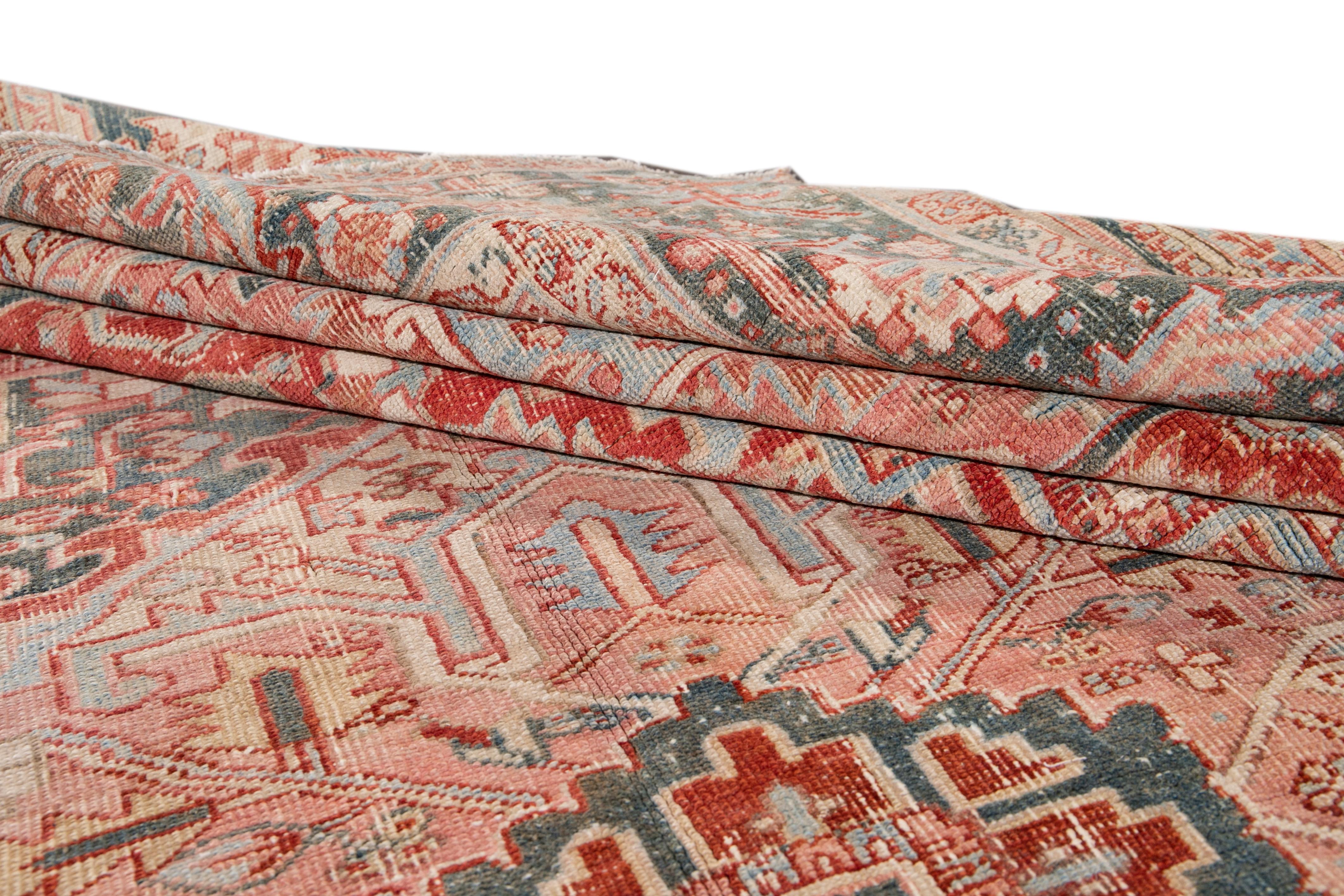 Antiker persischer Heriz-Wollteppich, handgefertigt in Rot mit Medaillon-Motiv im Angebot 6