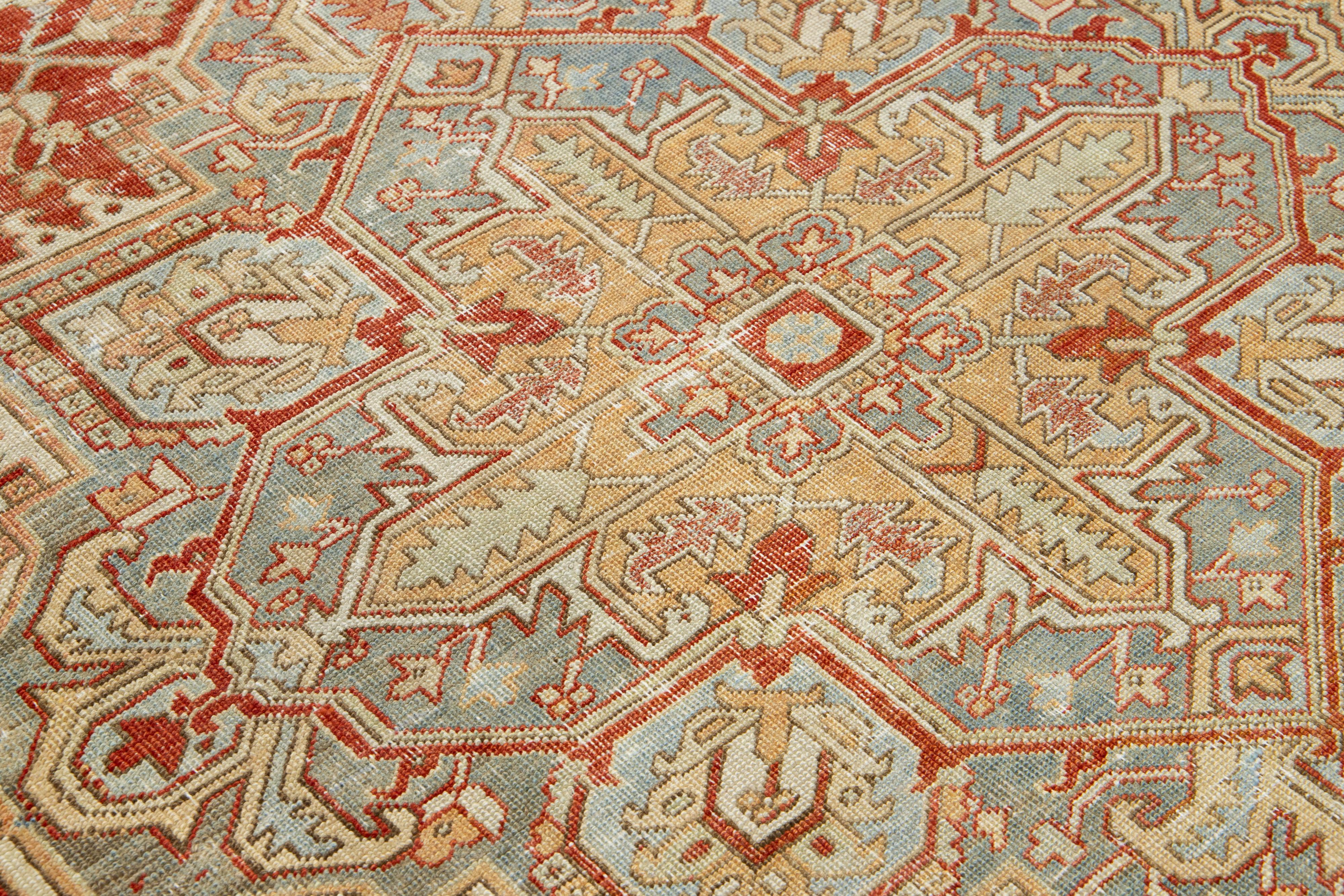Tapis persan Heriz fait à la main en rouille avec motif de médaillon en vente 2