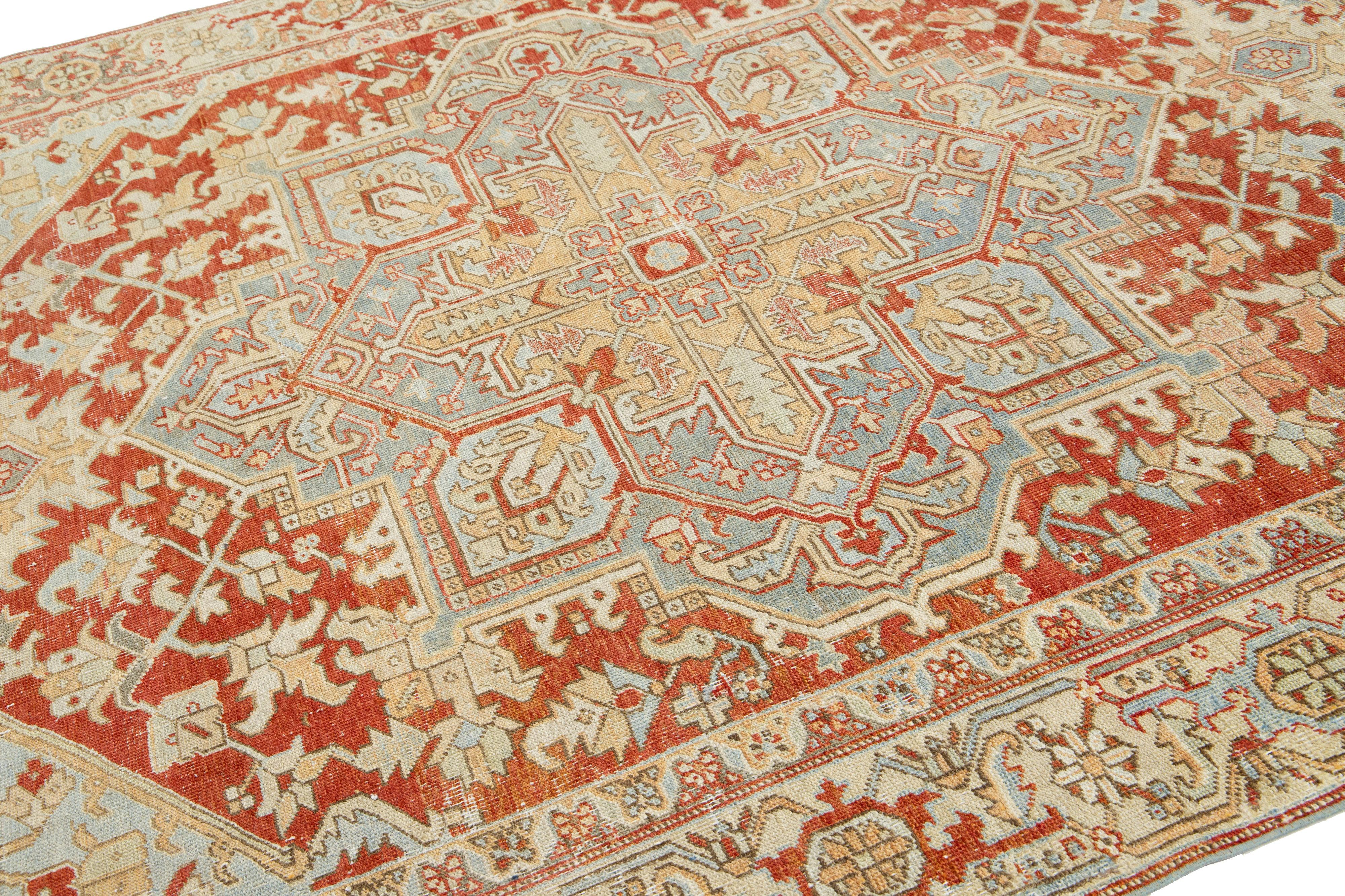 Perse Tapis persan Heriz fait à la main en rouille avec motif de médaillon en vente