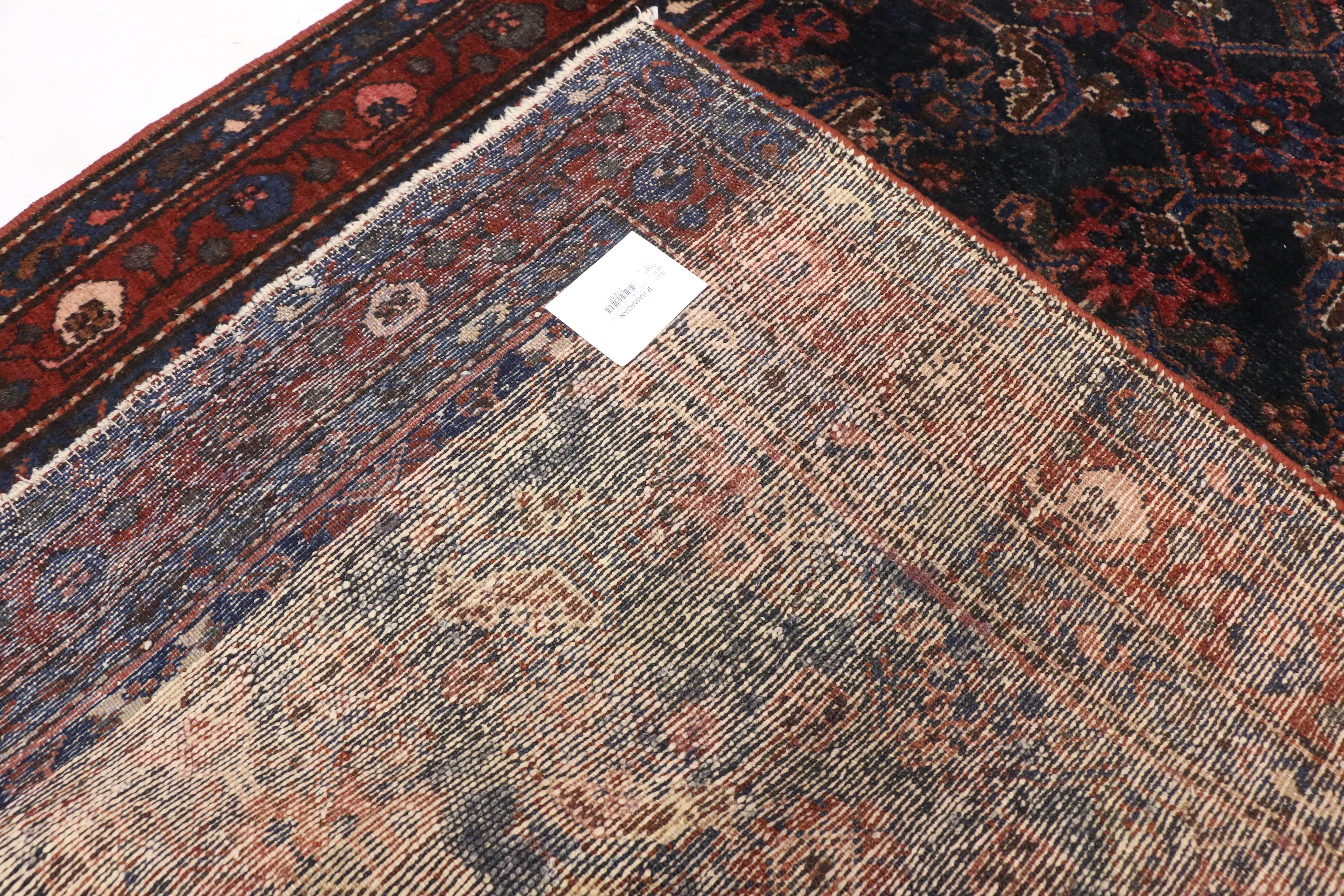 Antique Persian Hussainabad Hamadan Accent Rug with Victorian Style In Good Condition For Sale In Dallas, TX