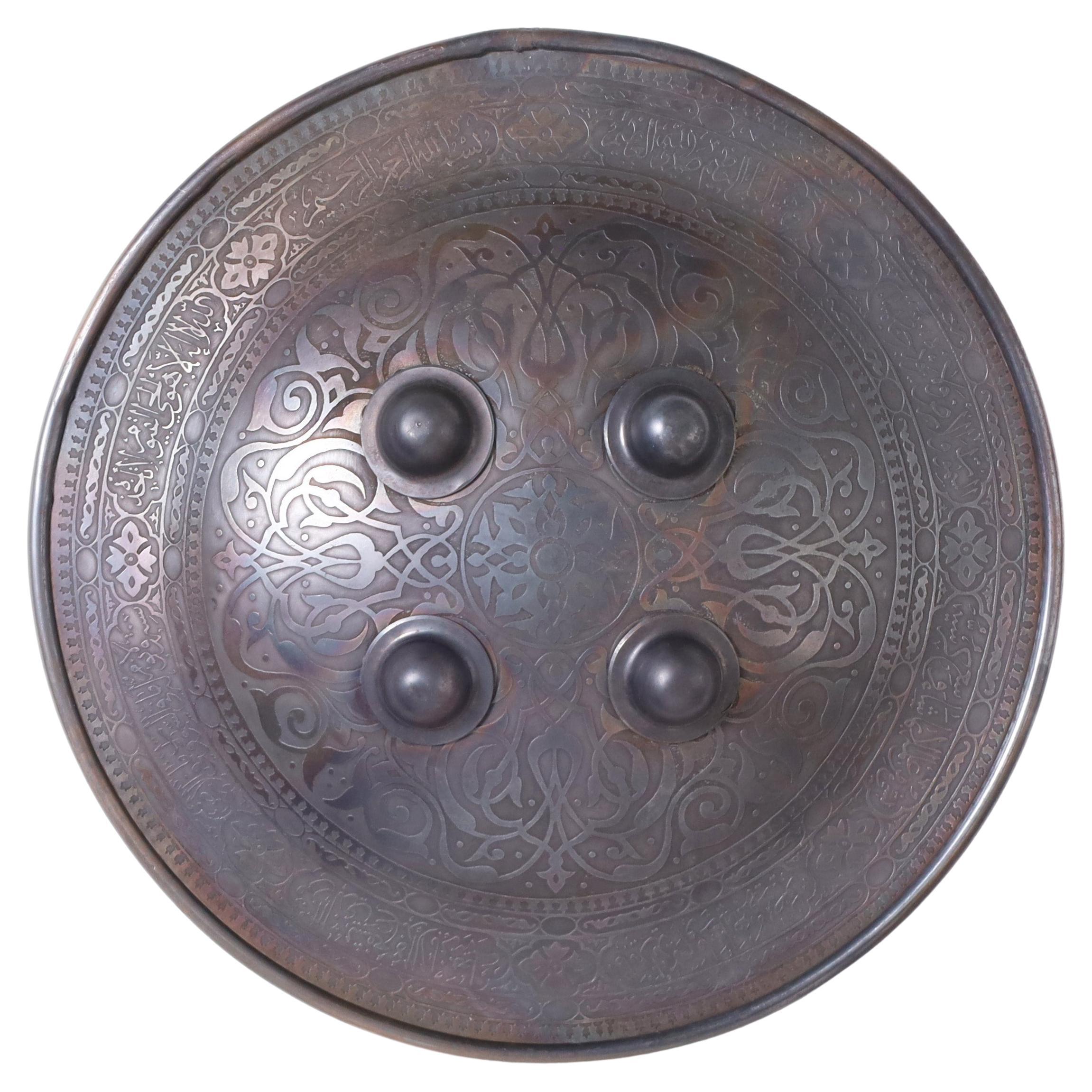 Antico scudo persiano in ferro su 1stDibs