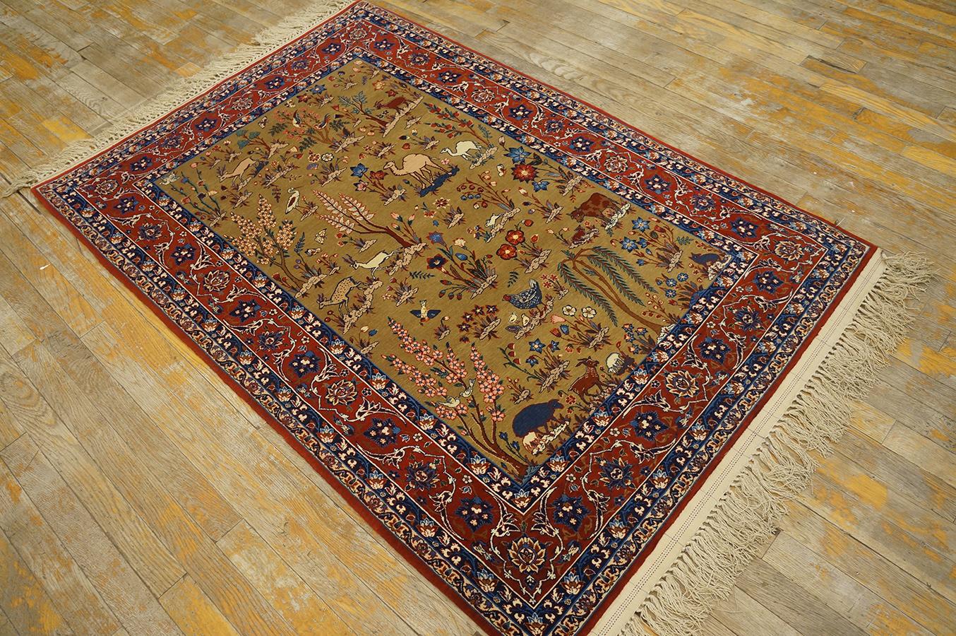 1930s Persian Isfahan Carpet ( 3' 4'' x 5' 2'' - 102 x 157 cm ) In Good Condition For Sale In New York, NY