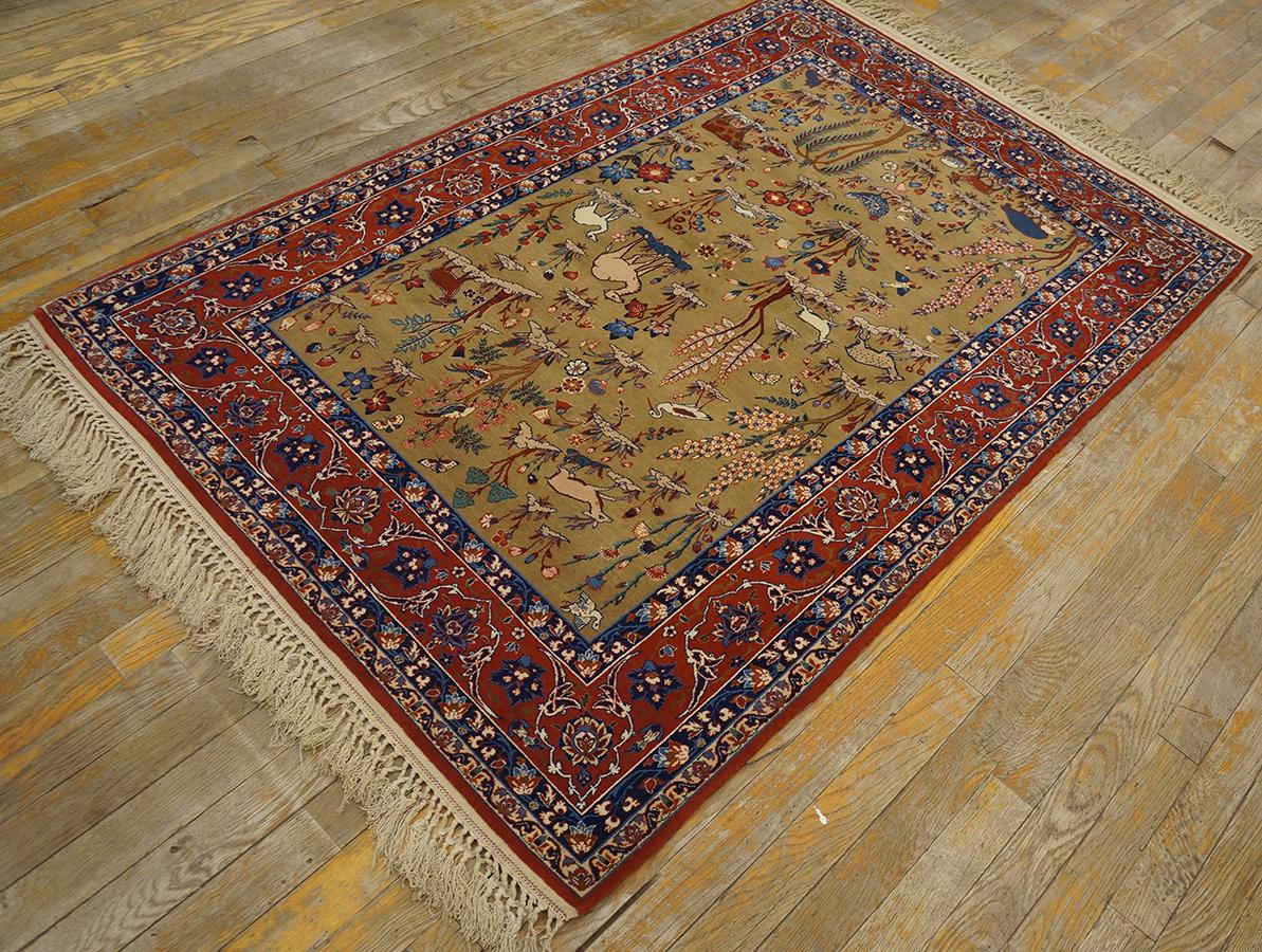 1930s Persian Isfahan Carpet ( 3' 4'' x 5' 2'' - 102 x 157 cm ) For Sale 1