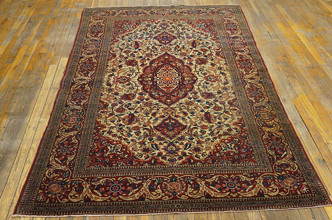 Hand-Knotted Early 20th Century Persian Isfahan Carpet ( 4'8