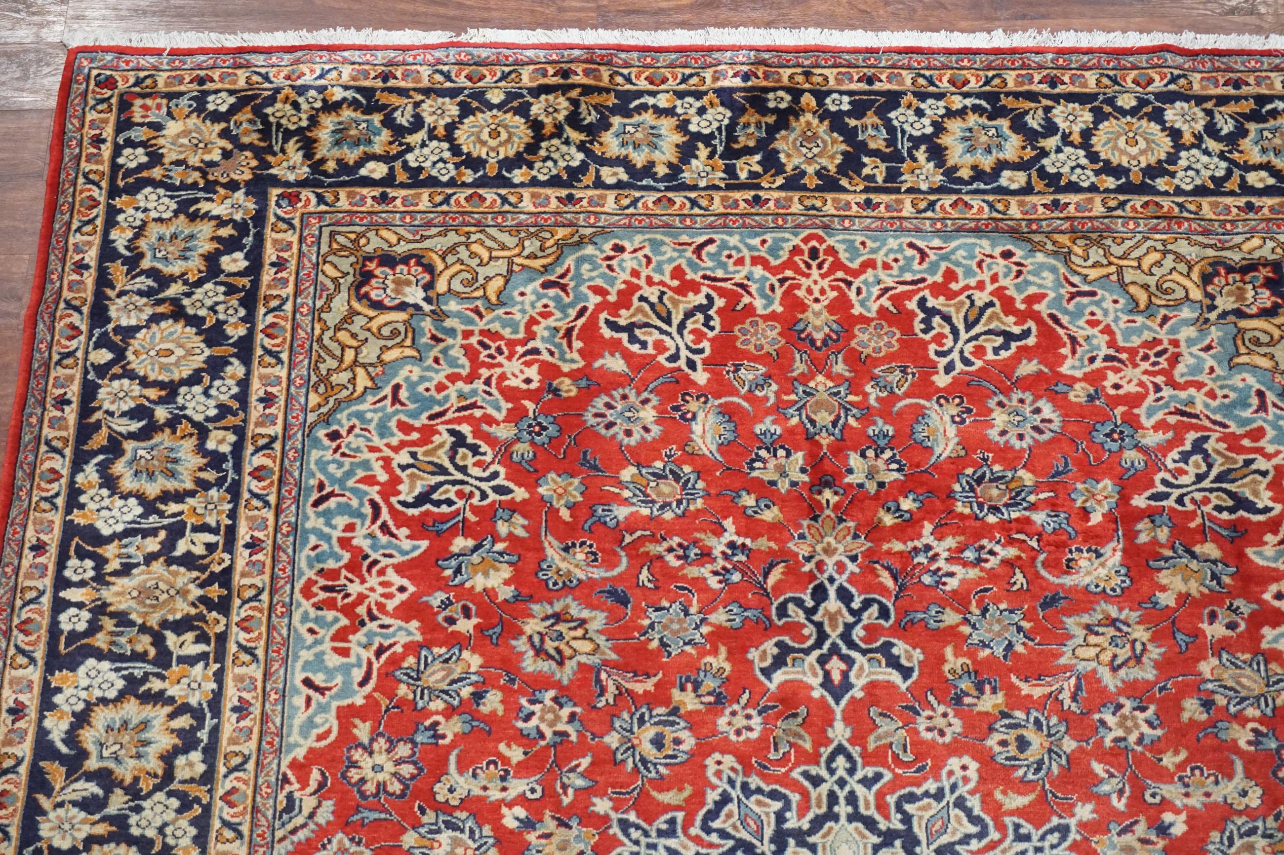 Antique Persian Isfahan, circa 1940 In Excellent Condition For Sale In Laguna Hills, CA