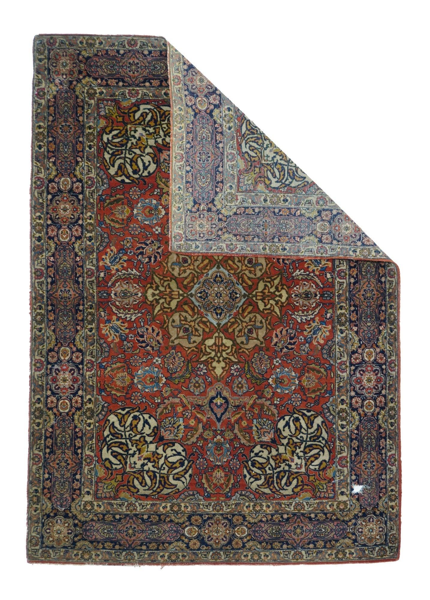 Fina alfombra persa antigua Isfahan de 4'6'' x 6'7''.
  