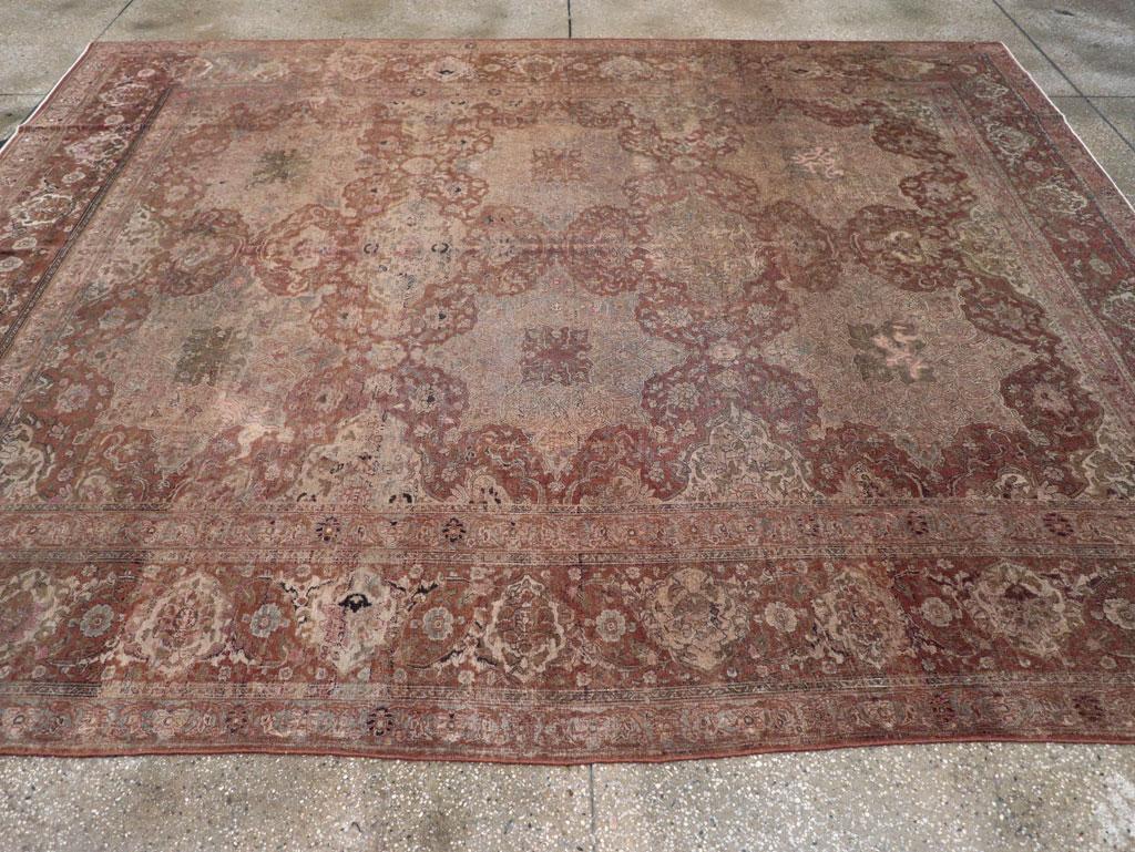 Antiker persischer Isfahan-Teppich in Zimmergröße (Handgeknüpft) im Angebot