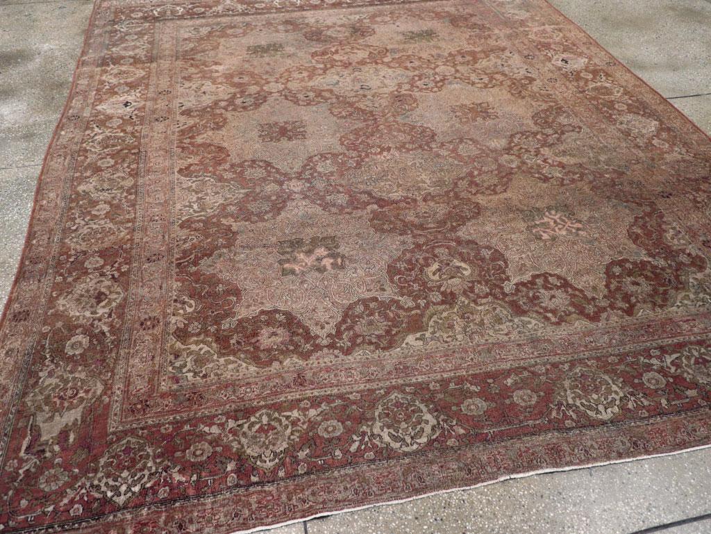 Antiker persischer Isfahan-Teppich in Zimmergröße (20. Jahrhundert) im Angebot