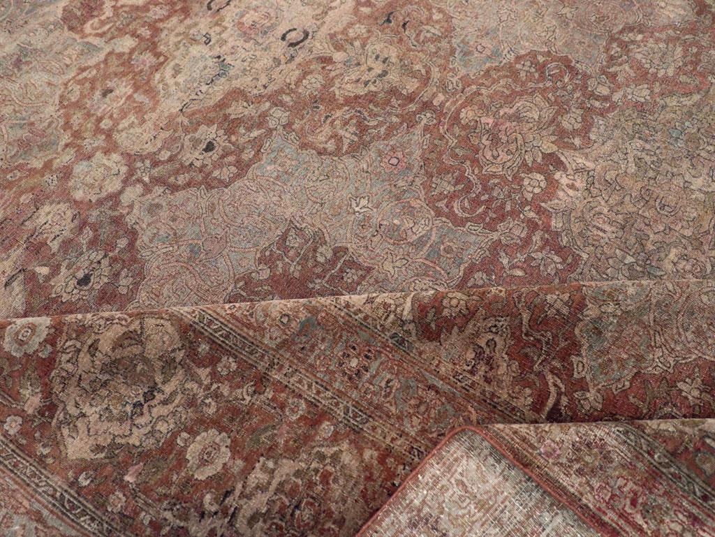 Antiker persischer Isfahan-Teppich in Zimmergröße (Wolle) im Angebot