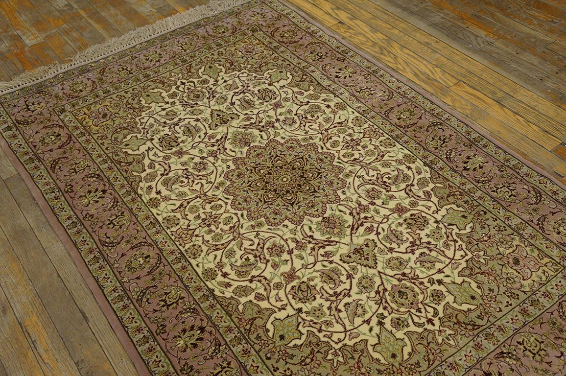 Noué à la main Tapis persan ancien d'Ispahan de style persan 3' 5'' x5' 3'' en vente