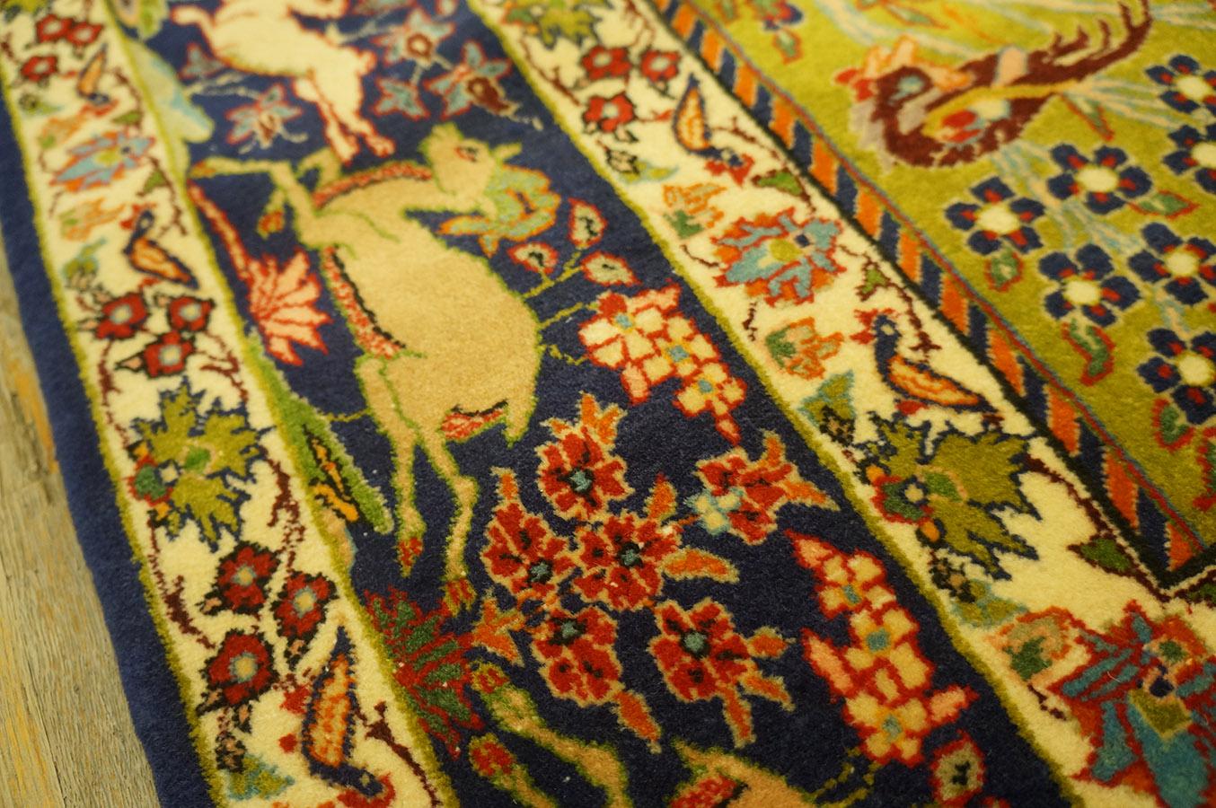 Mid 20th Century Persian Isfahan Carpet ( 3' 6'' x 5' 4'' - 107 x 163 cm) For Sale 5