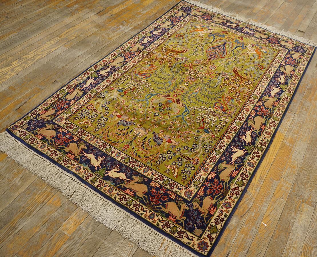 Mid 20th Century Persian Isfahan Carpet ( 3' 6'' x 5' 4'' - 107 x 163 cm) In Good Condition For Sale In New York, NY