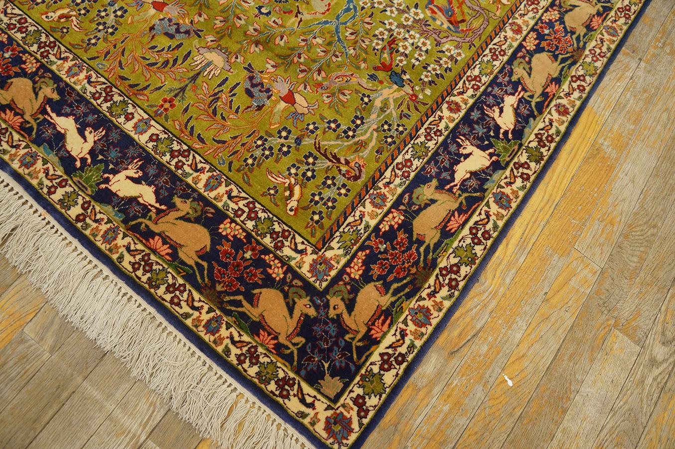 Wool Mid 20th Century Persian Isfahan Carpet ( 3' 6'' x 5' 4'' - 107 x 163 cm) For Sale
