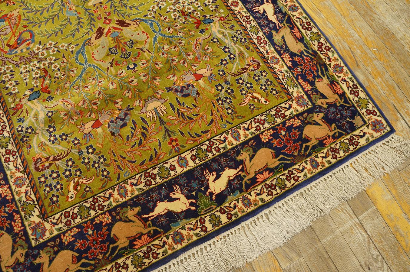 Mid 20th Century Persian Isfahan Carpet ( 3' 6'' x 5' 4'' - 107 x 163 cm) For Sale 2
