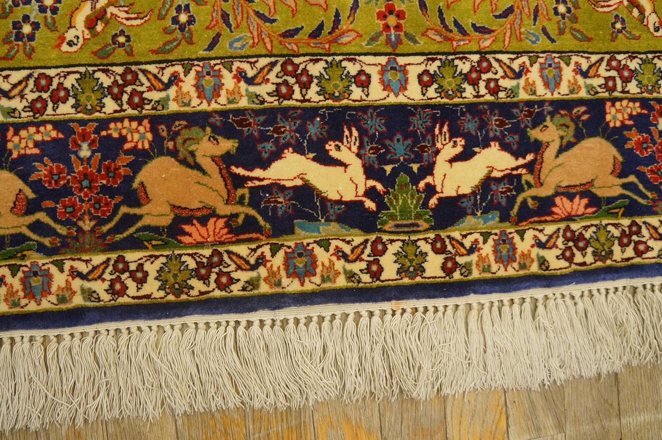 Mid 20th Century Persian Isfahan Carpet ( 3' 6'' x 5' 4'' - 107 x 163 cm) For Sale 3