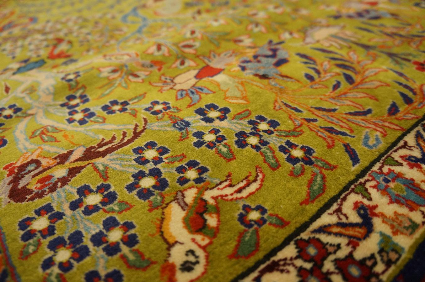 Mid 20th Century Persian Isfahan Carpet ( 3' 6'' x 5' 4'' - 107 x 163 cm) For Sale 4