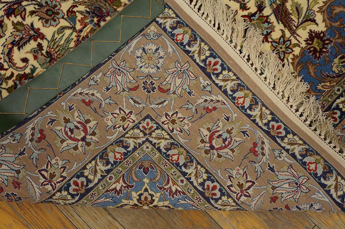Annodato a mano Tappeto persiano Isfahan della metà del XX secolo ( 3'7'' x 5'1'' - 110 x 155 ) in vendita