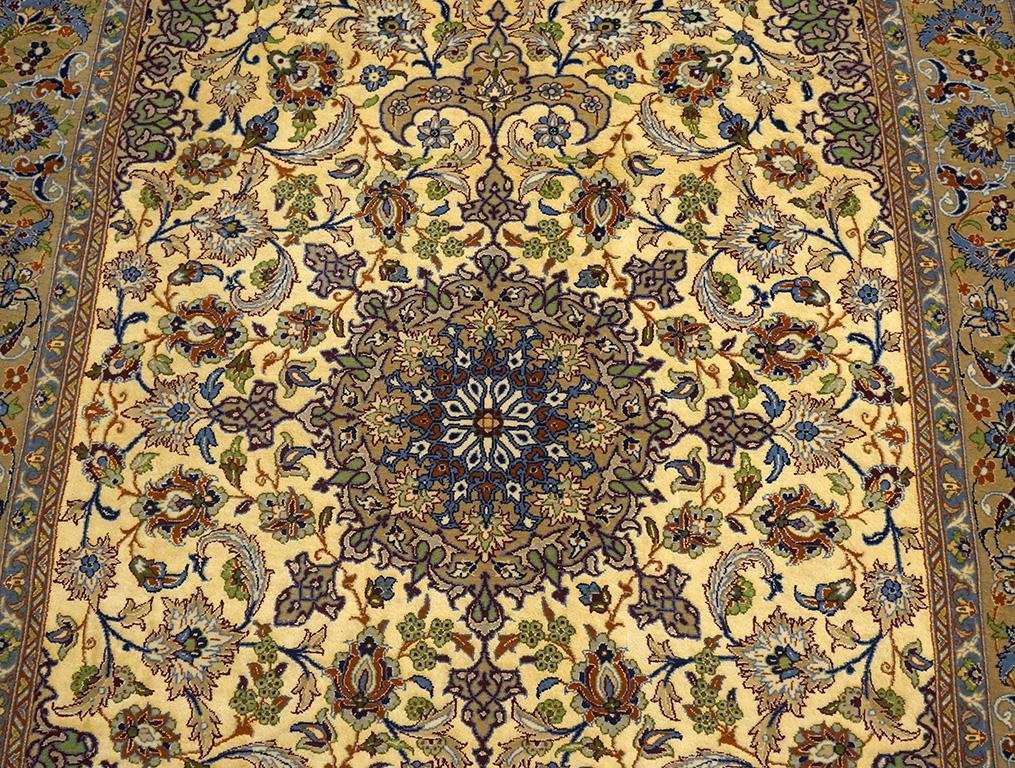 Wool Mid 20th Century Persian Isfahan Carpet ( 3' 7