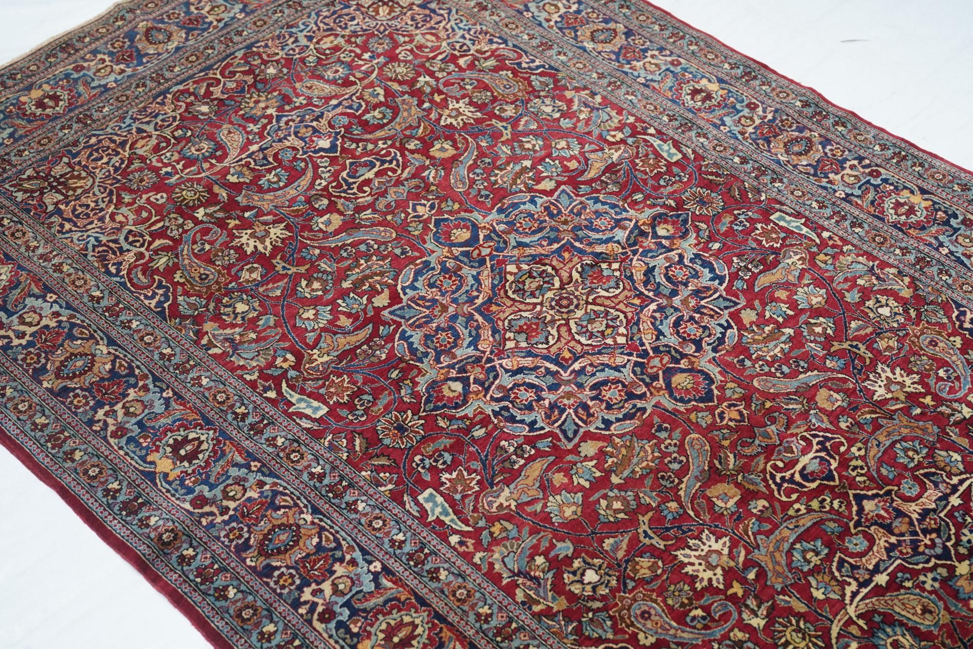 Antiker persischer Isfahan-Teppich 4'4'' x 7'2'' (Wolle) im Angebot