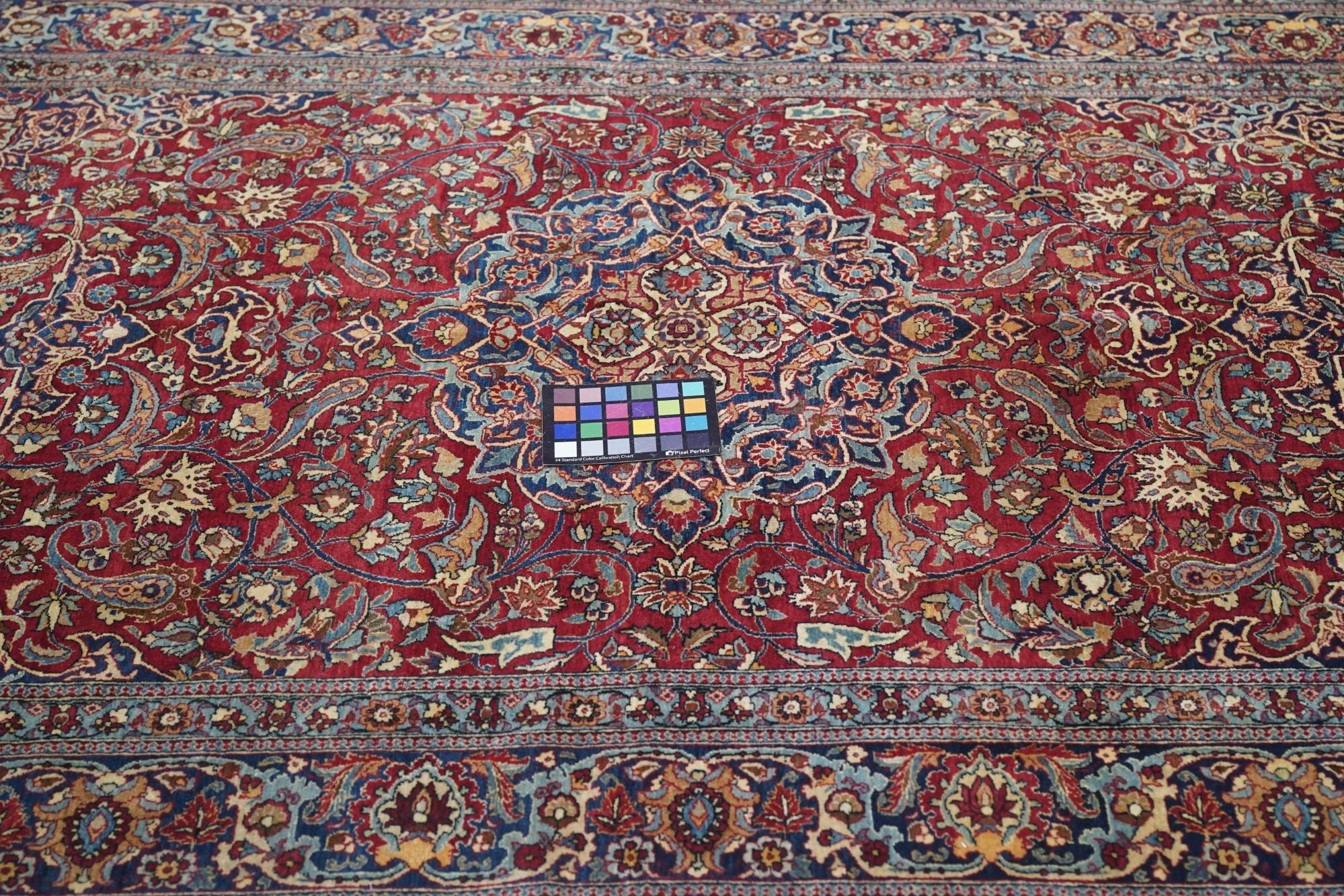 Antiker persischer Isfahan-Teppich 4'4'' x 7'2'' im Angebot 2
