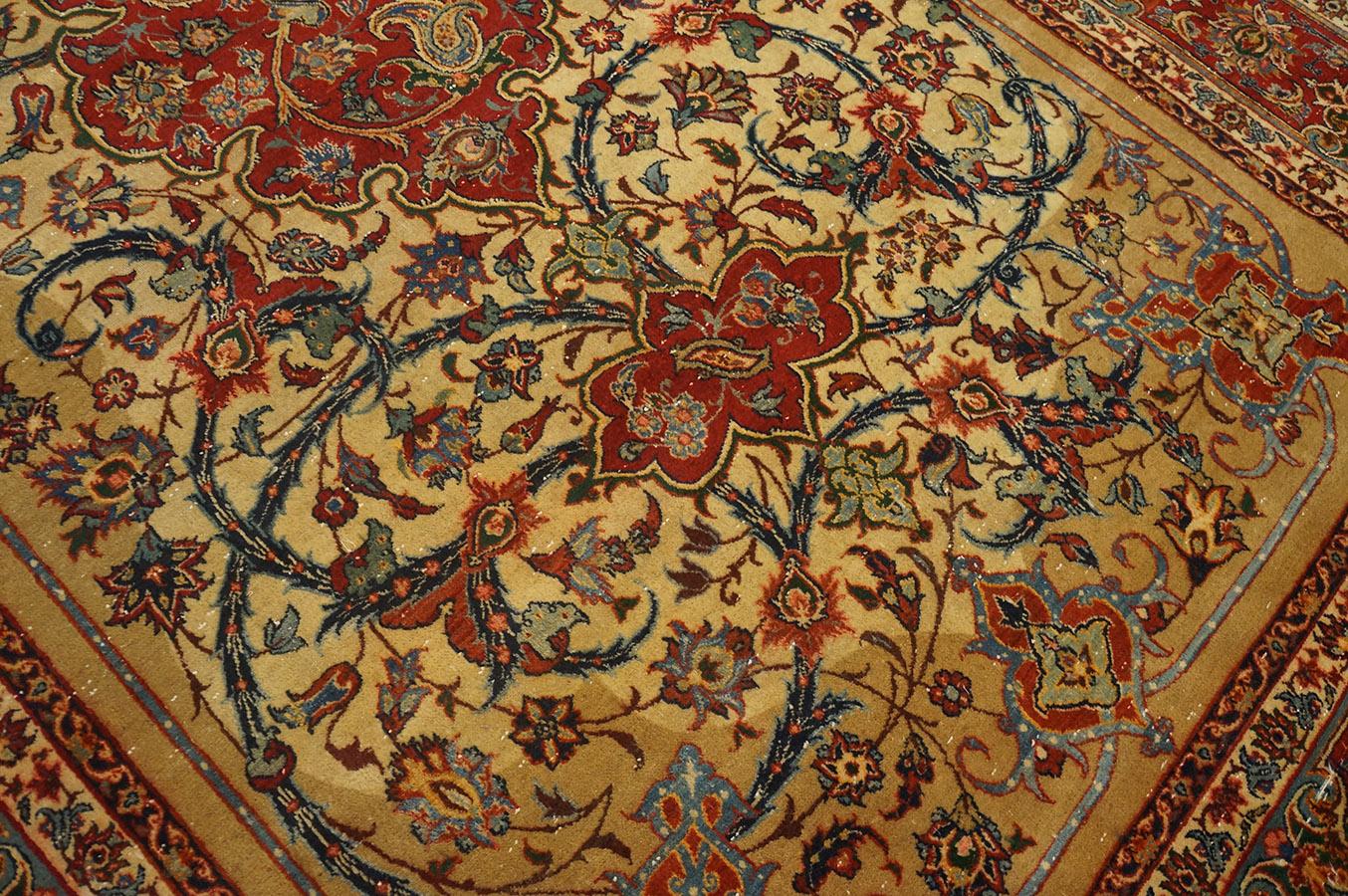 1930s Persian Isfahan Carpet ( 6'7'' x 10'4'' - 200 x 315 ) For Sale 3