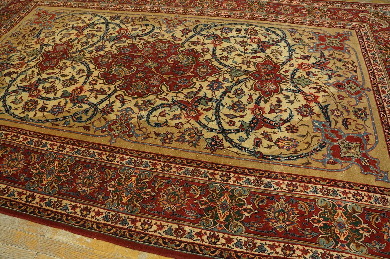 1930s Persian Isfahan Carpet ( 6'7'' x 10'4'' - 200 x 315 ) In Good Condition For Sale In New York, NY