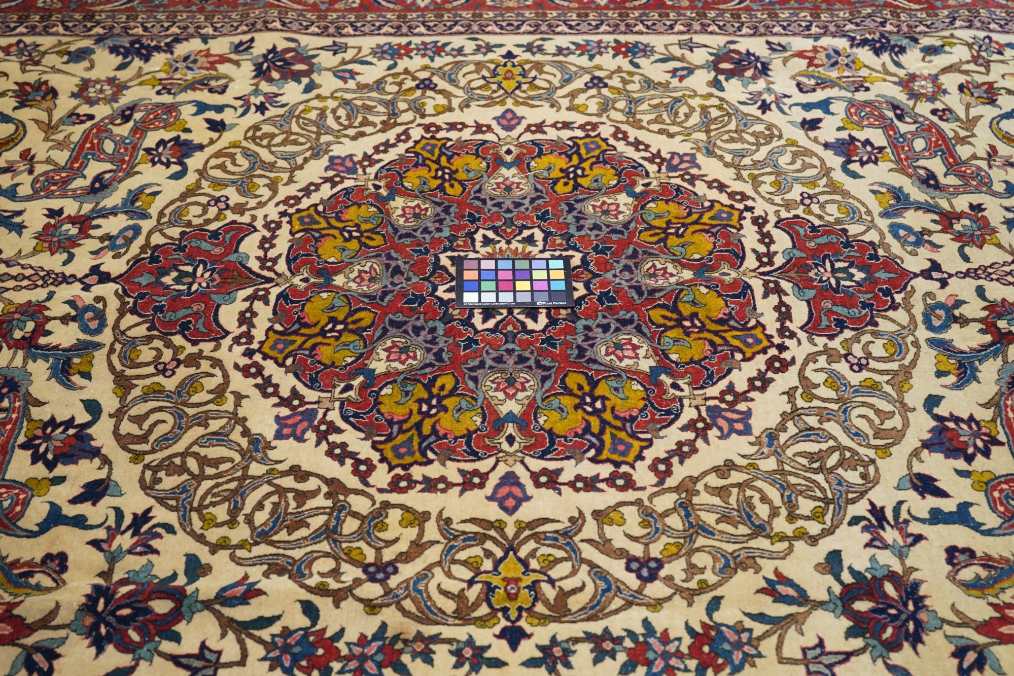 Antiker persischer Isfahan-Teppich 6'11'' x 10'0'' im Angebot 2