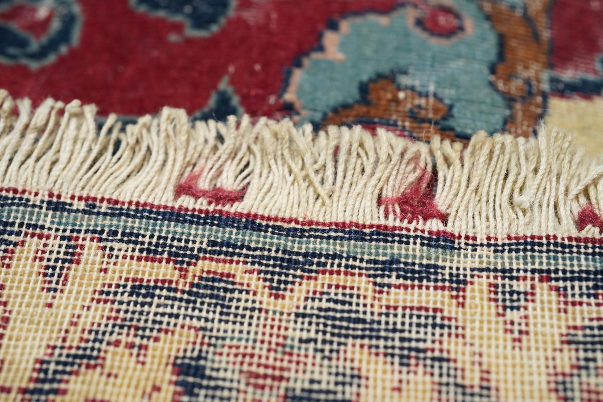 Antiker persischer Isfahan-Teppich im Angebot 6