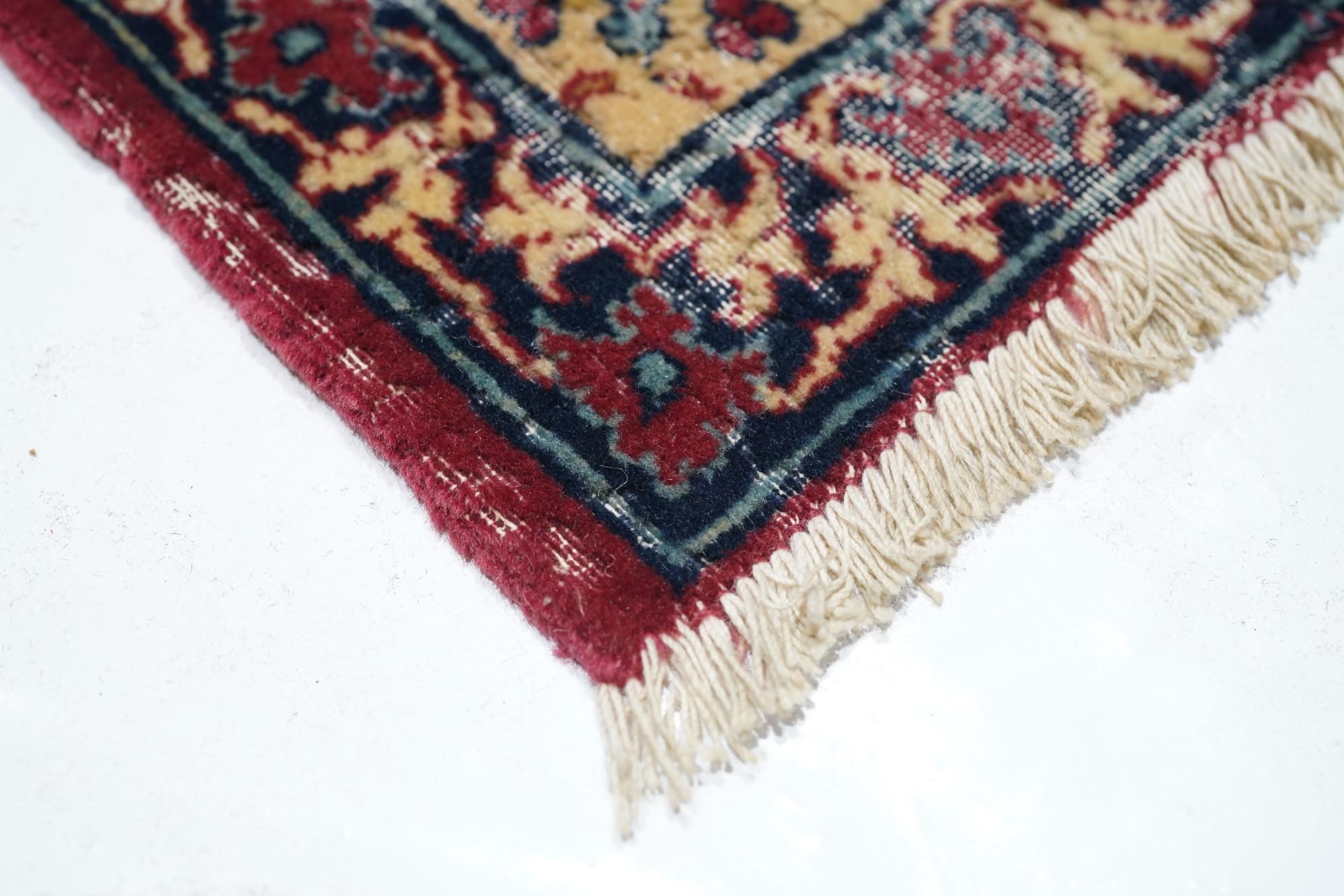 Antiker persischer Isfahan-Teppich (Persisch) im Angebot