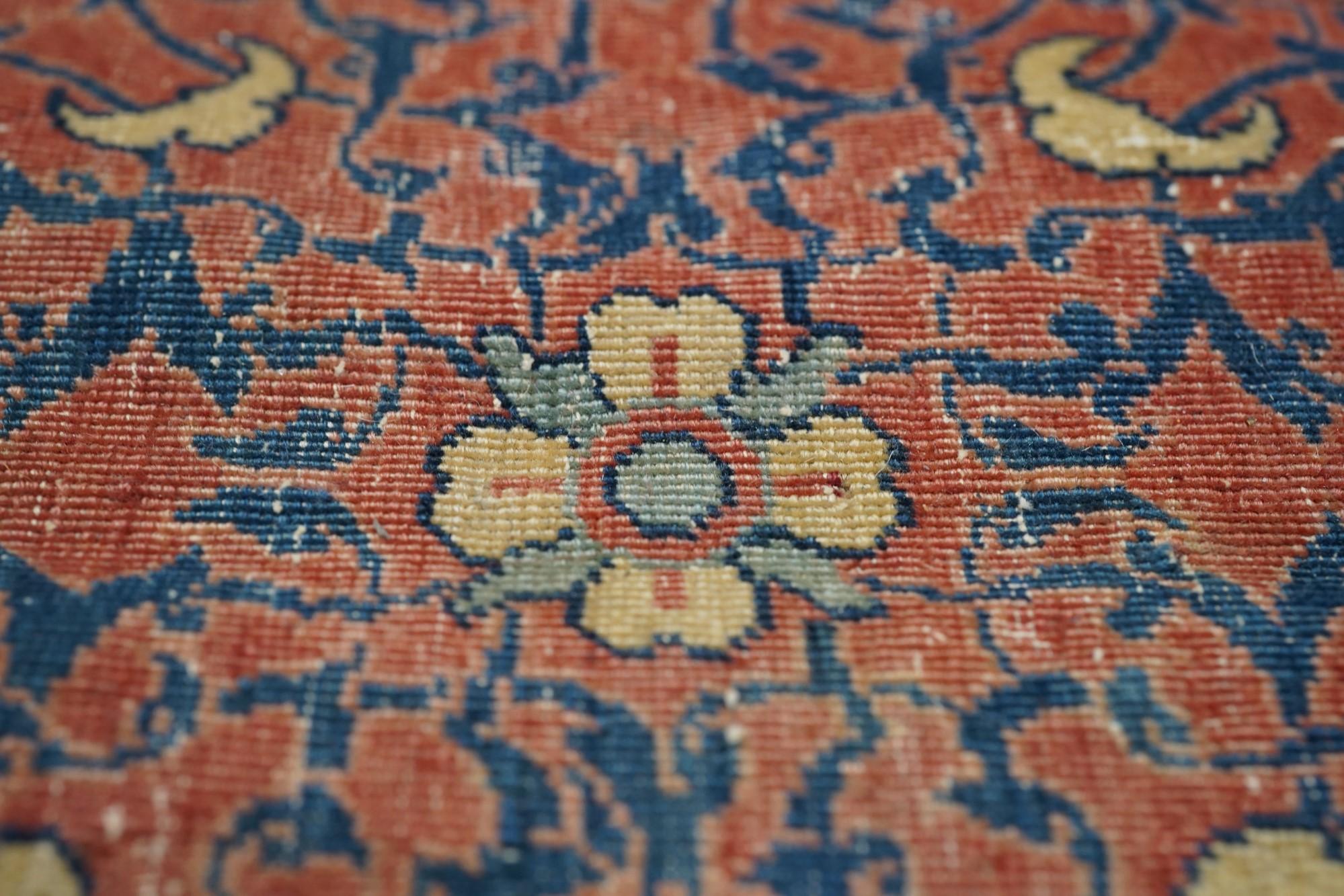 Antiker persischer Isfahan-Teppich im Angebot 1
