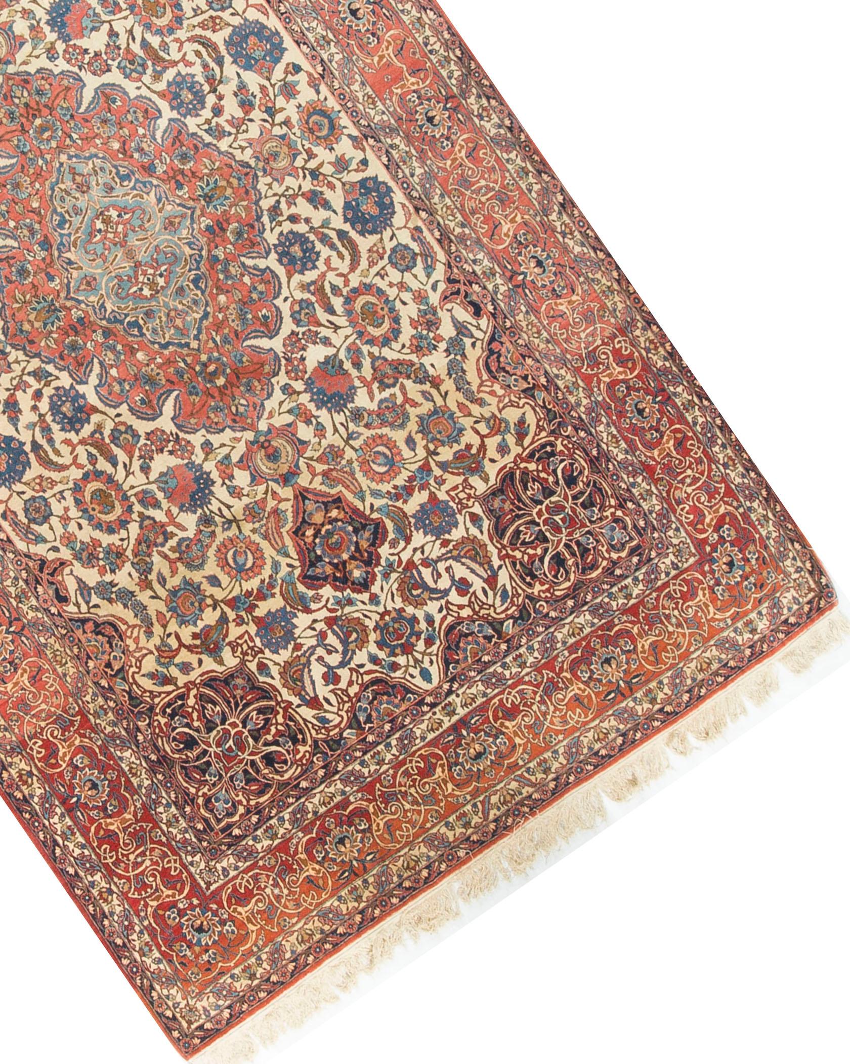 Antiker persischer Isfahan-Teppich, um 1900 (Handgeknüpft) im Angebot