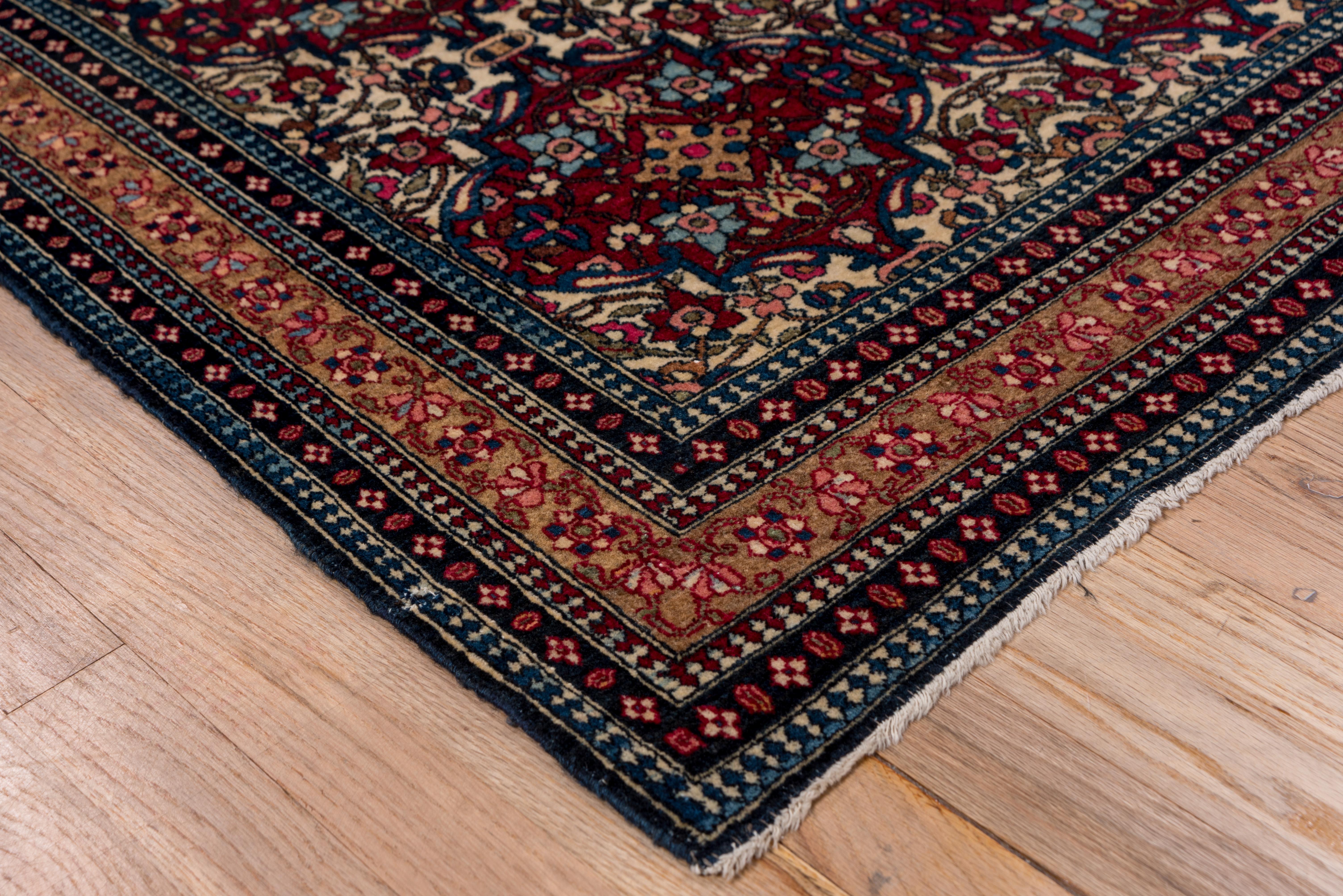 Alfombra Persa Isfahan Antigua, Campo Rojo Oscuro y Marfil, circa años 20 Tribal en venta