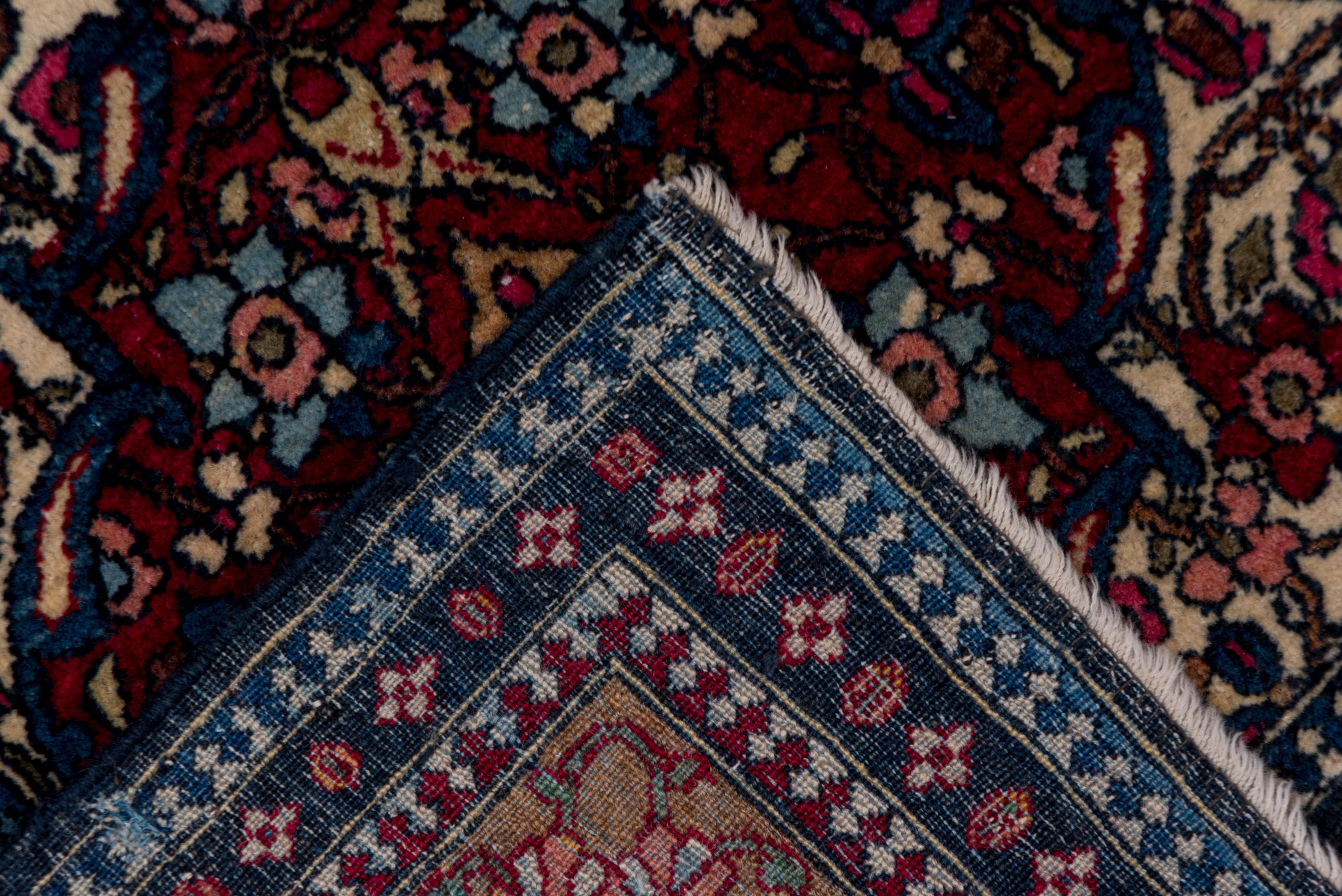 Alfombra Persa Isfahan Antigua, Campo Rojo Oscuro y Marfil, circa años 20 en Bueno estado para la venta en New York, NY