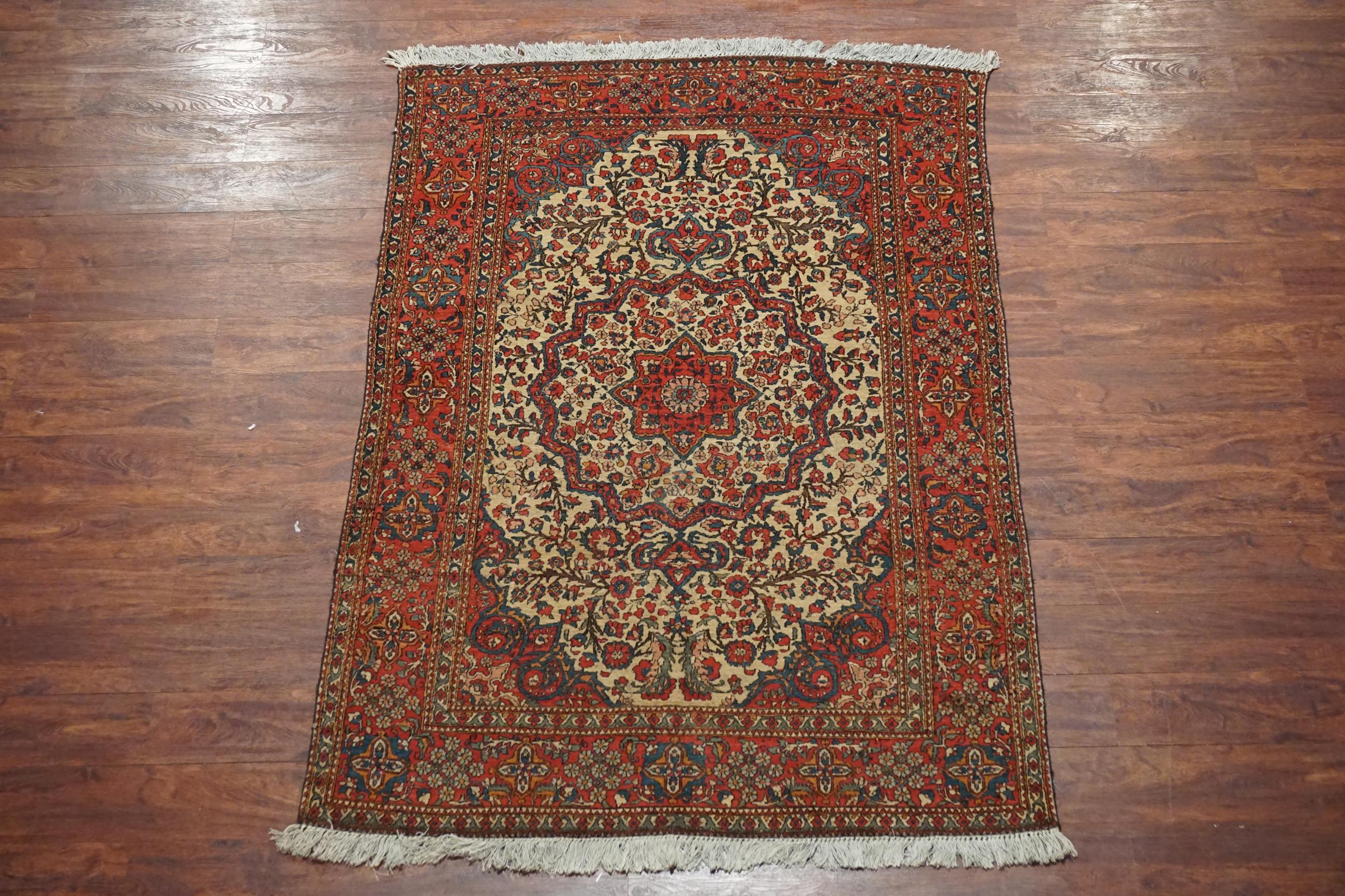 Antique Persian Isfahan rug,

circa 1900

Measures: 4' 6