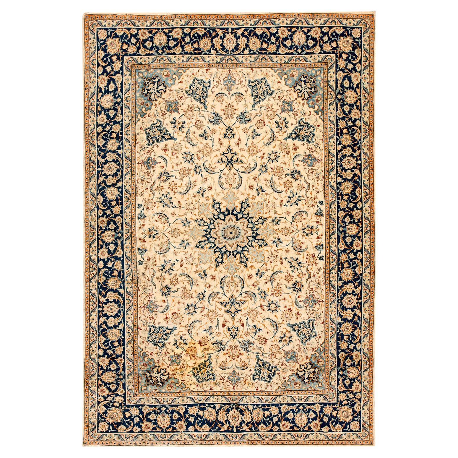 Antique Persian Isfahan Rug 5' 1" x 7' 4"  For Sale