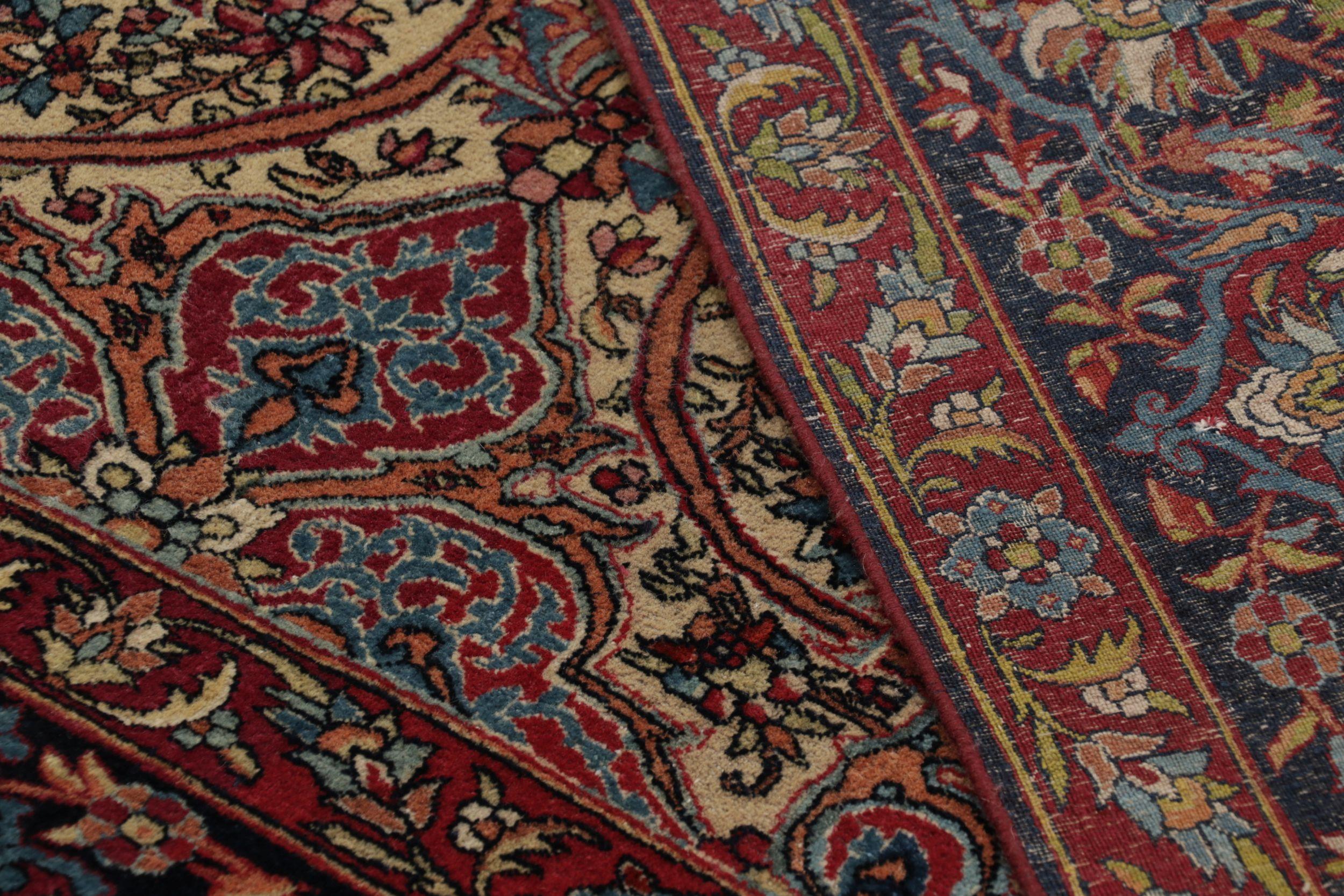 Antiker persischer Isfahan-Teppich in Rot, Beige und Blau mit Blumenmuster im Angebot 3