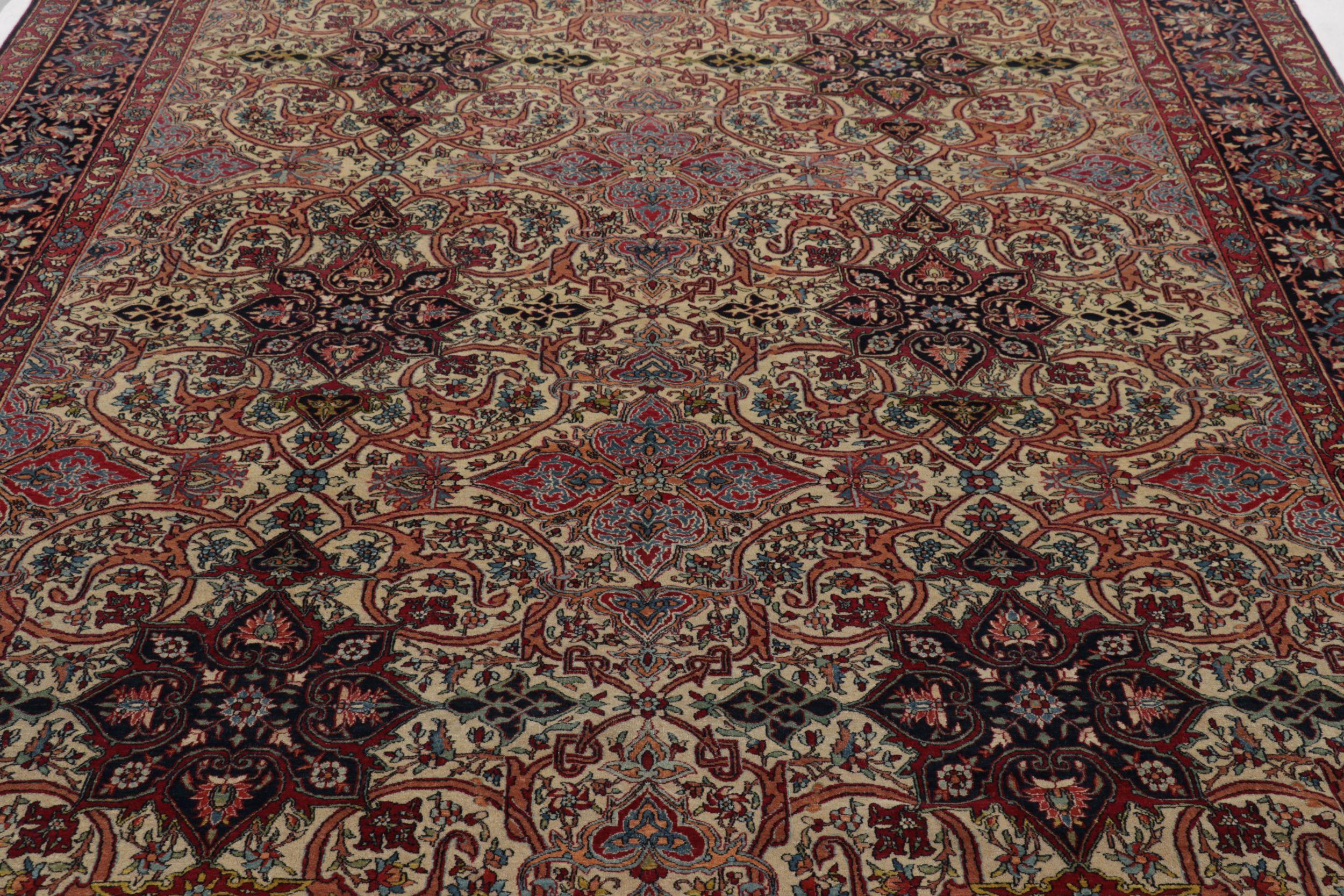 Antiker persischer Isfahan-Teppich in Rot, Beige und Blau mit Blumenmuster (Persisch) im Angebot