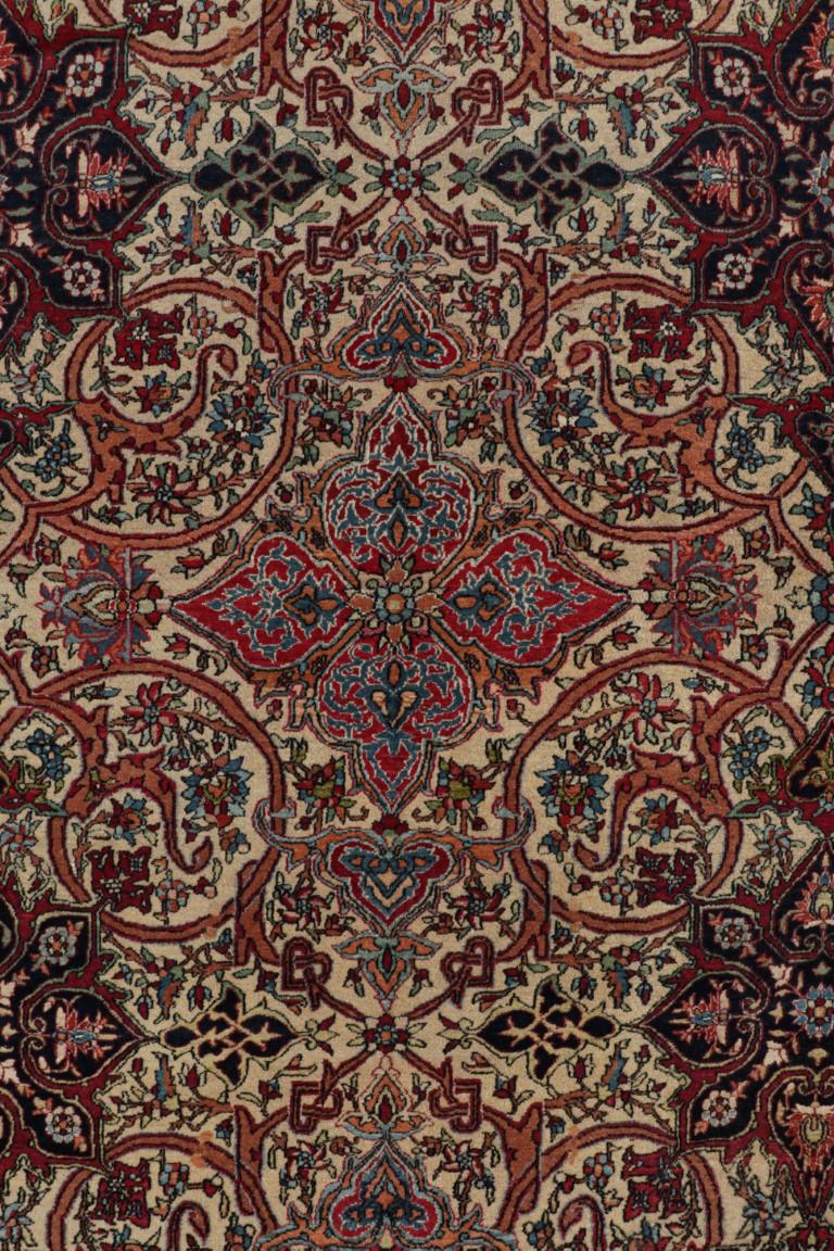 Antiker persischer Isfahan-Teppich in Rot, Beige und Blau mit Blumenmuster (Kelim) im Angebot