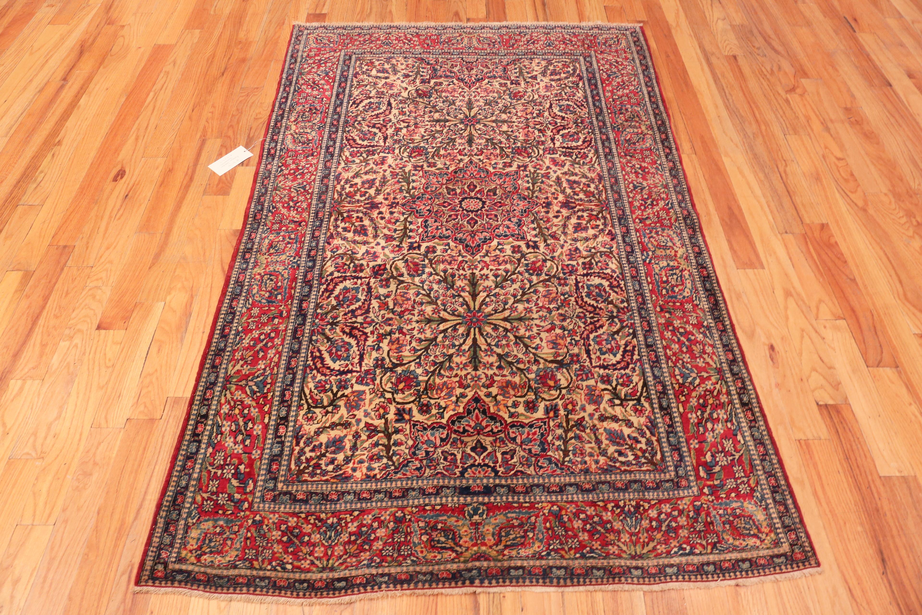 20th Century Antique Persian Isfahan Rug. Size: 4 ft 5 in x 7 ft  For Sale