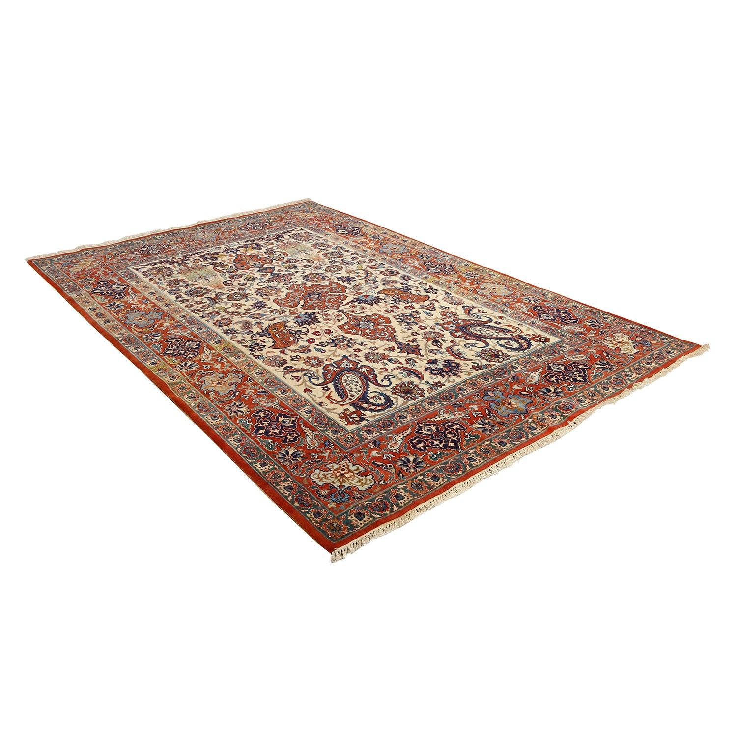 Antique Persian Isfahan Rug - Size: 7'3x4'11 In Excellent Condition For Sale In Los Angeles, CA