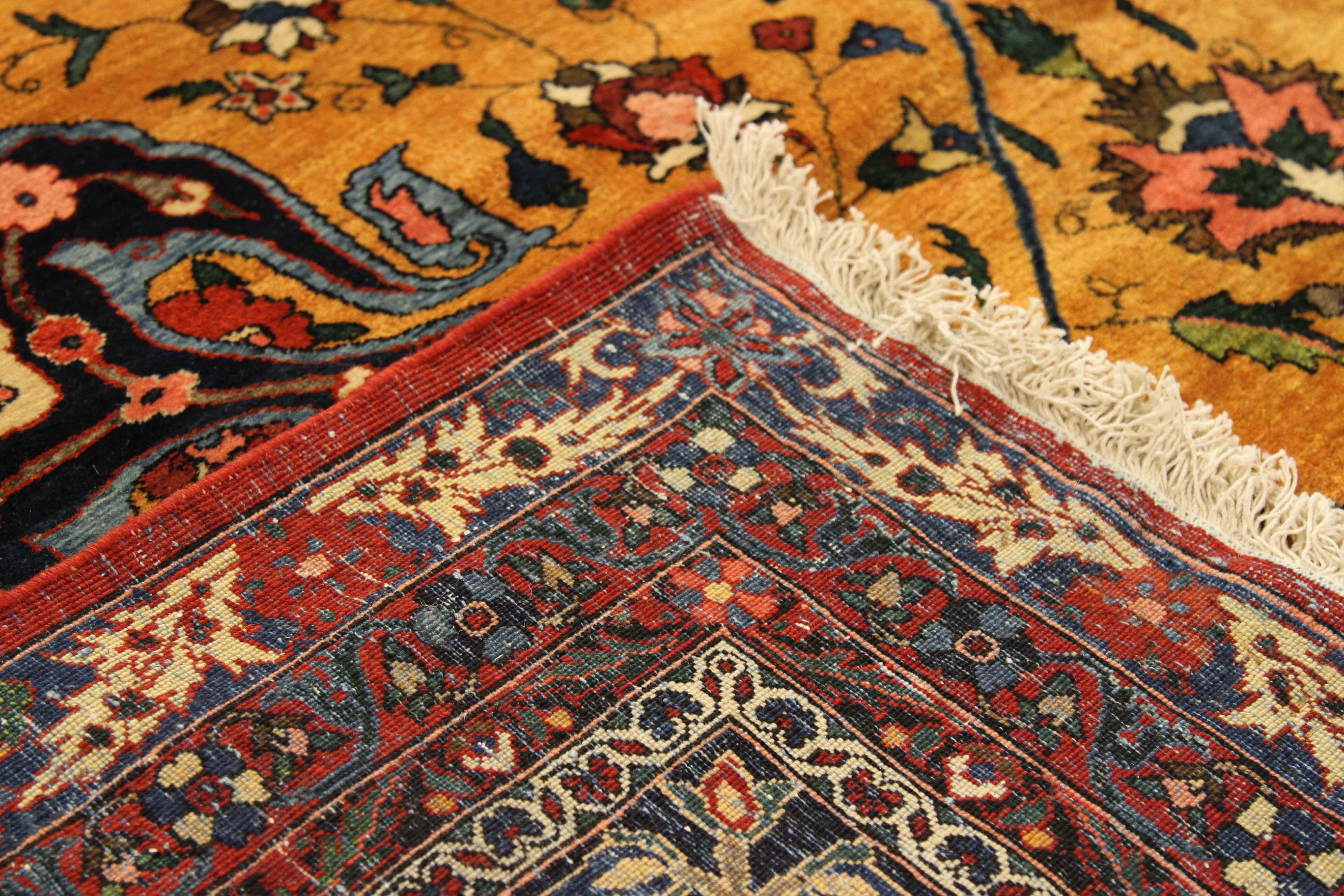 Antique Persian Isfahan Rug with Golden Field and Floral Details, circa 1910s For Sale 4
