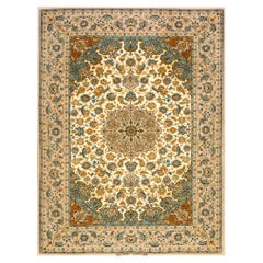 Antiker persischer Isfahan-Seidenteppich aus Isfahan 3' 8'' x 5' 1''