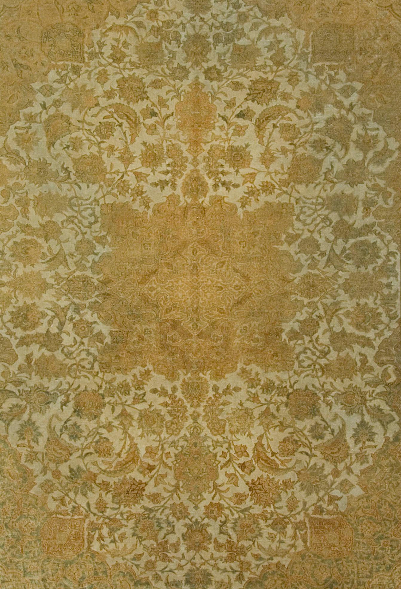 XIX secolo Antico tappeto persiano Isphahan, circa 1900 in vendita